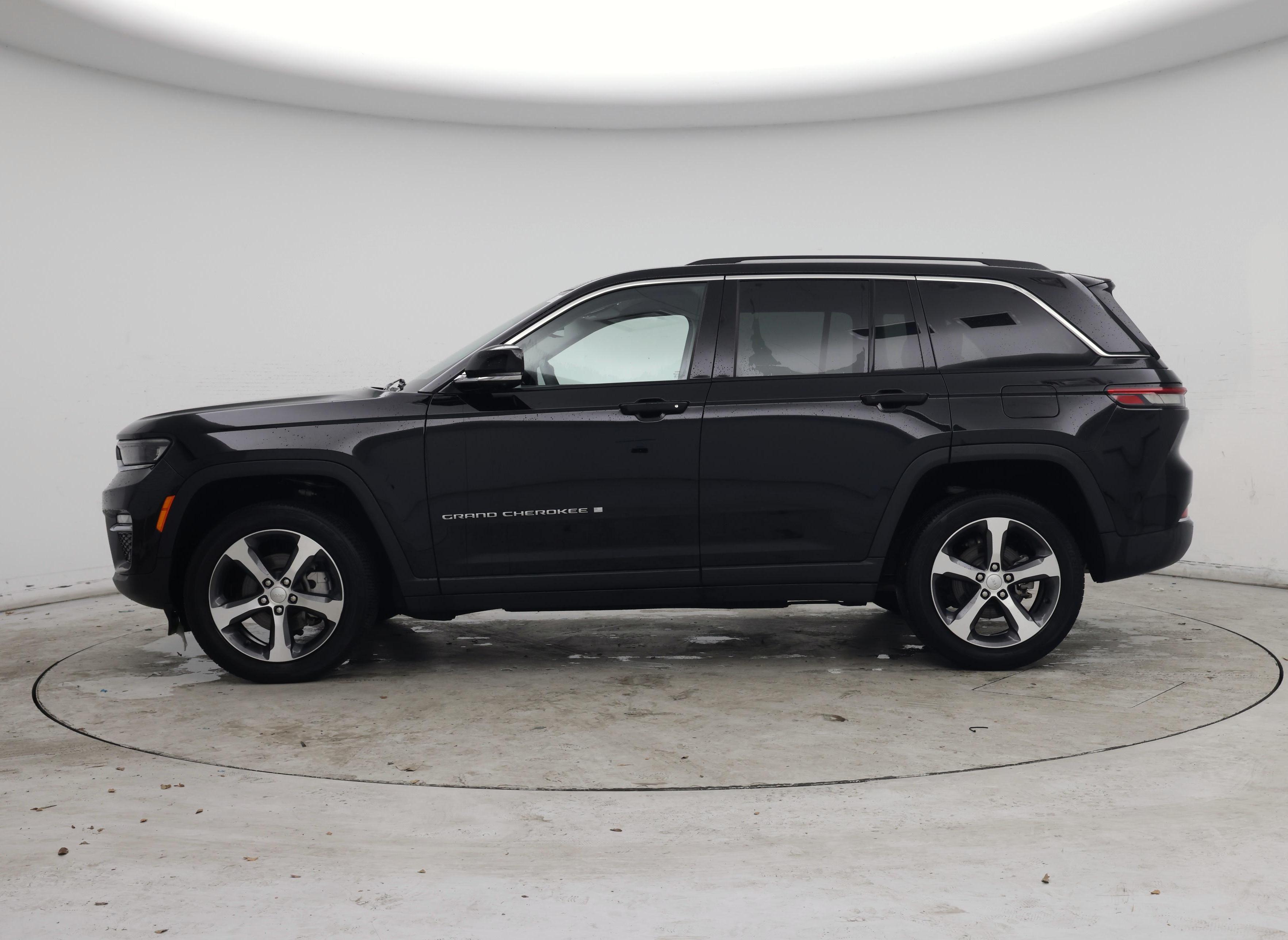 Thumbnail: 2023 Jeep Grand Cherokee - 3