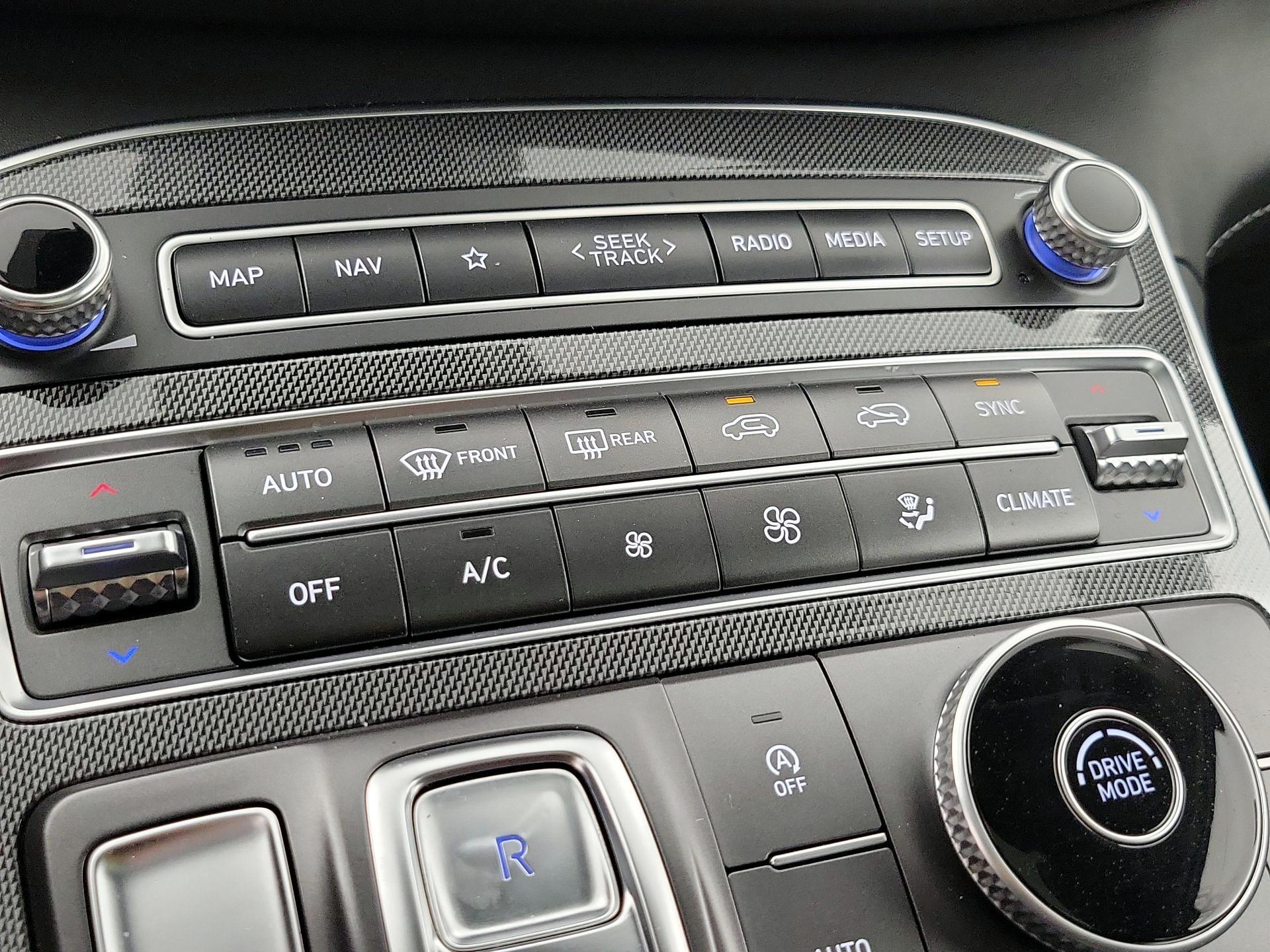 Thumbnail: 2021 Hyundai Santa Fe - 17