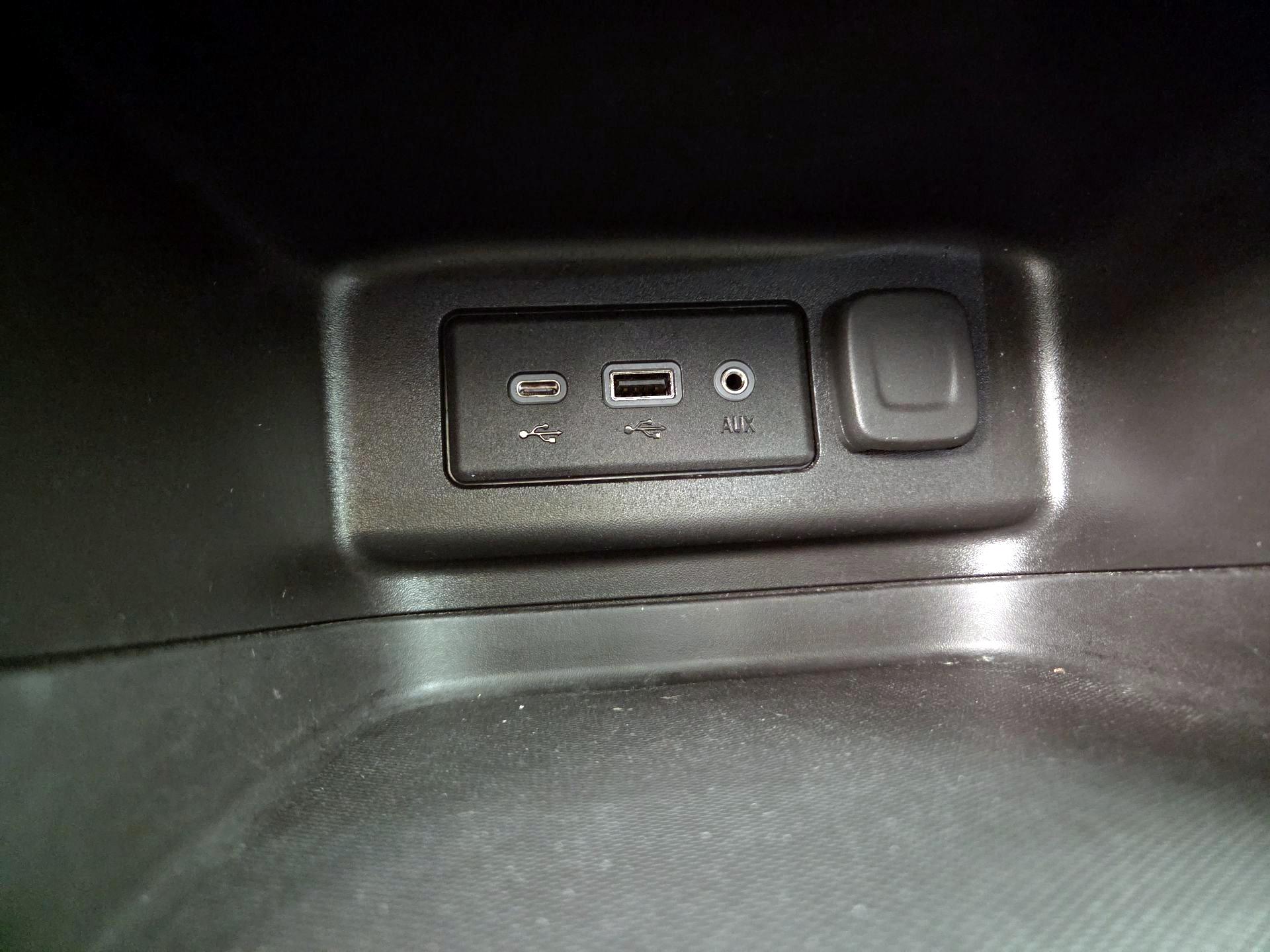 Thumbnail: 2022 Chevrolet Equinox - 18