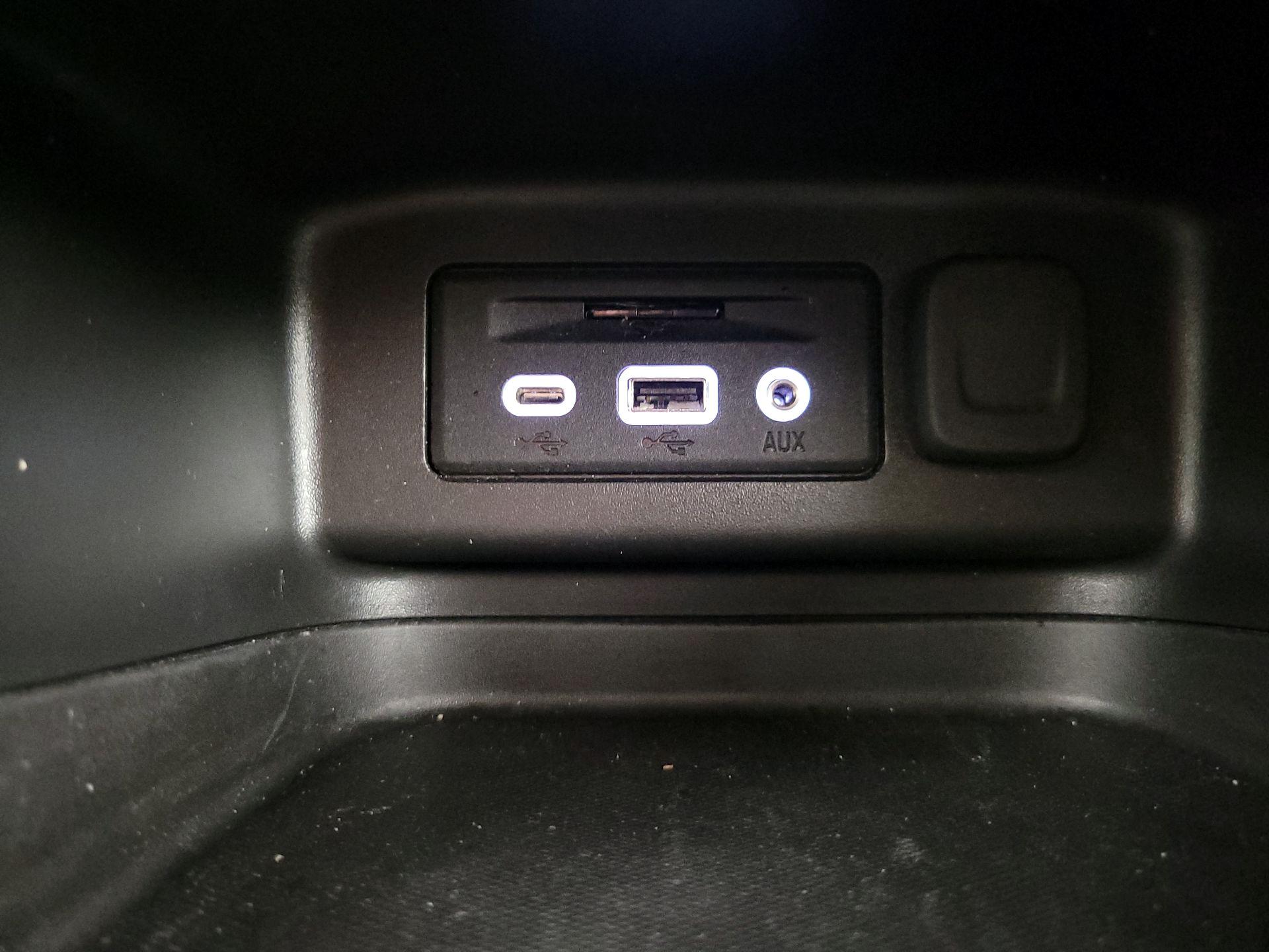 Thumbnail: 2022 Chevrolet Equinox - 18