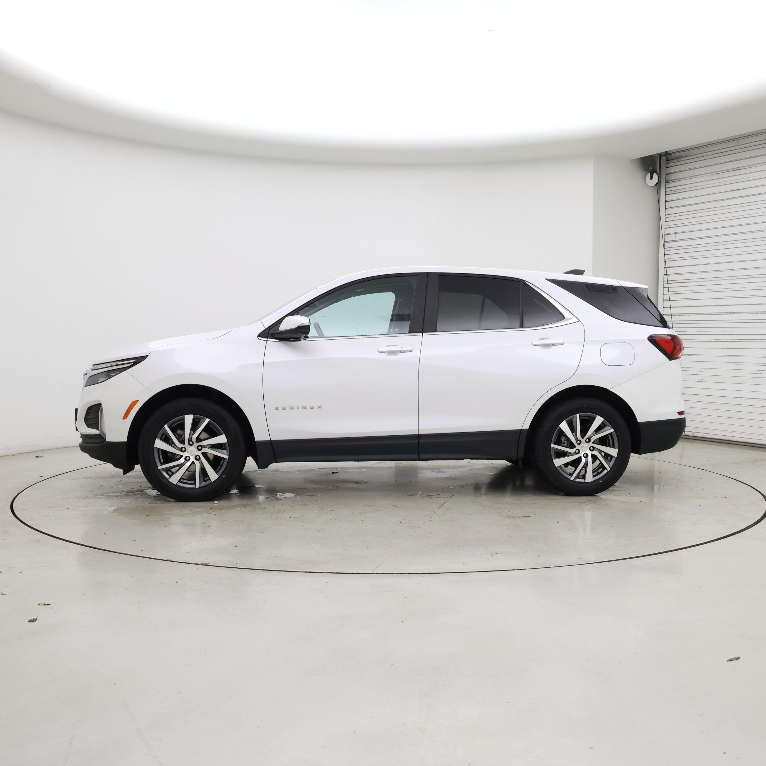 Thumbnail: 2022 Chevrolet Equinox - 3