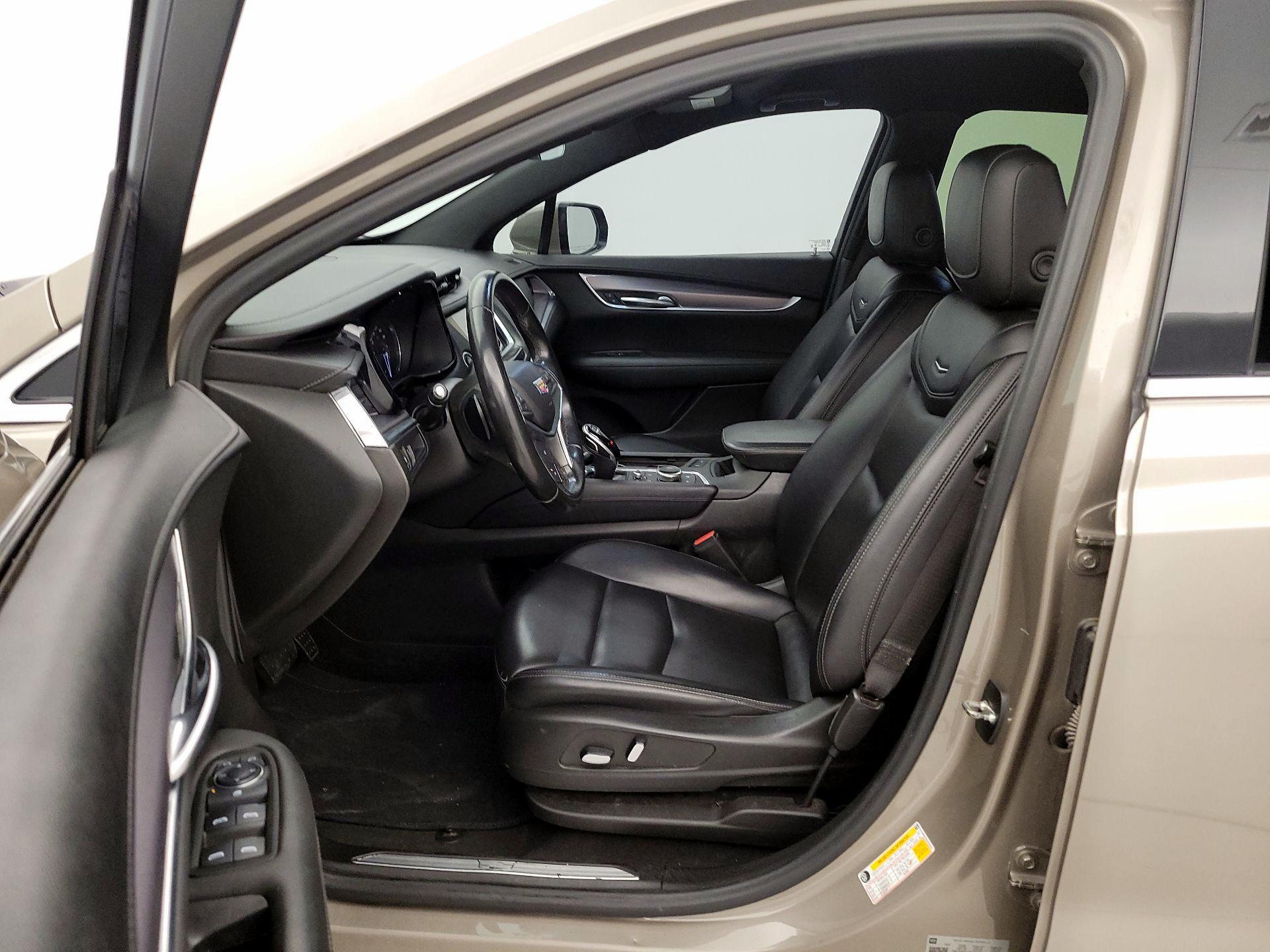 Thumbnail: 2022 Cadillac XT5 - 11