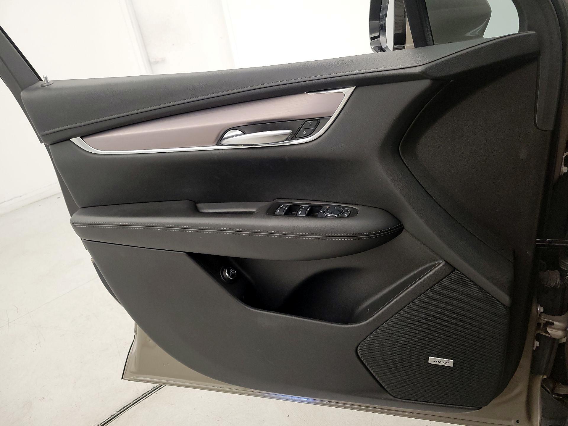 Thumbnail: 2022 Cadillac XT5 - 12