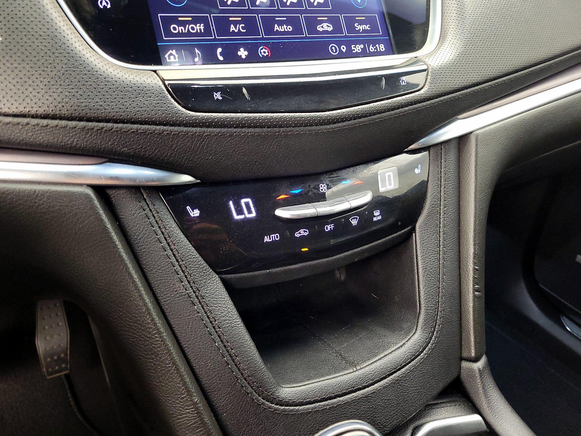 Thumbnail: 2022 Cadillac XT5 - 16