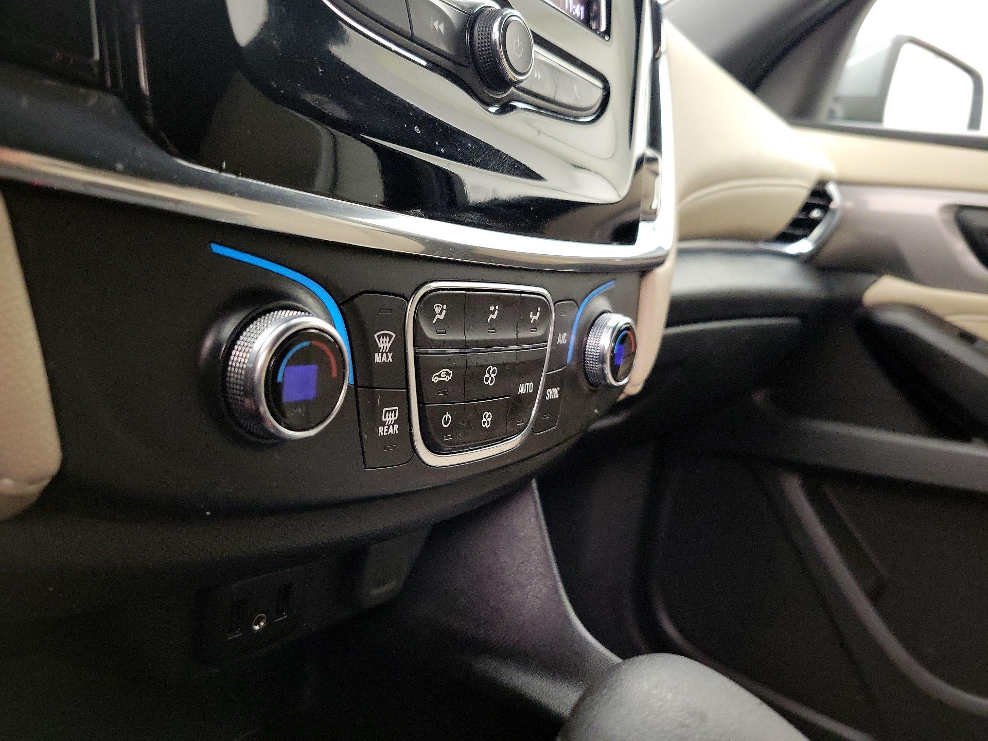 Thumbnail: 2023 Chevrolet Traverse - 16