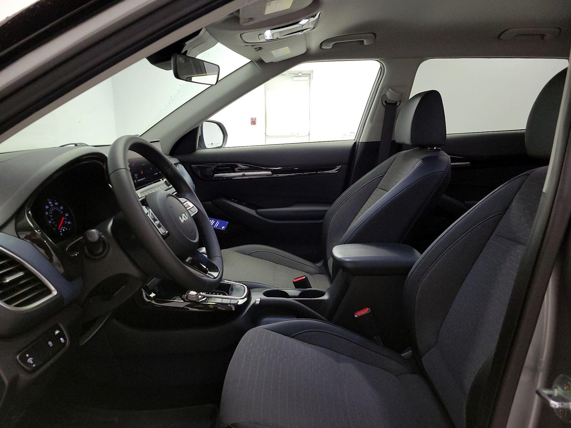 Thumbnail: 2023 Kia Seltos - 11