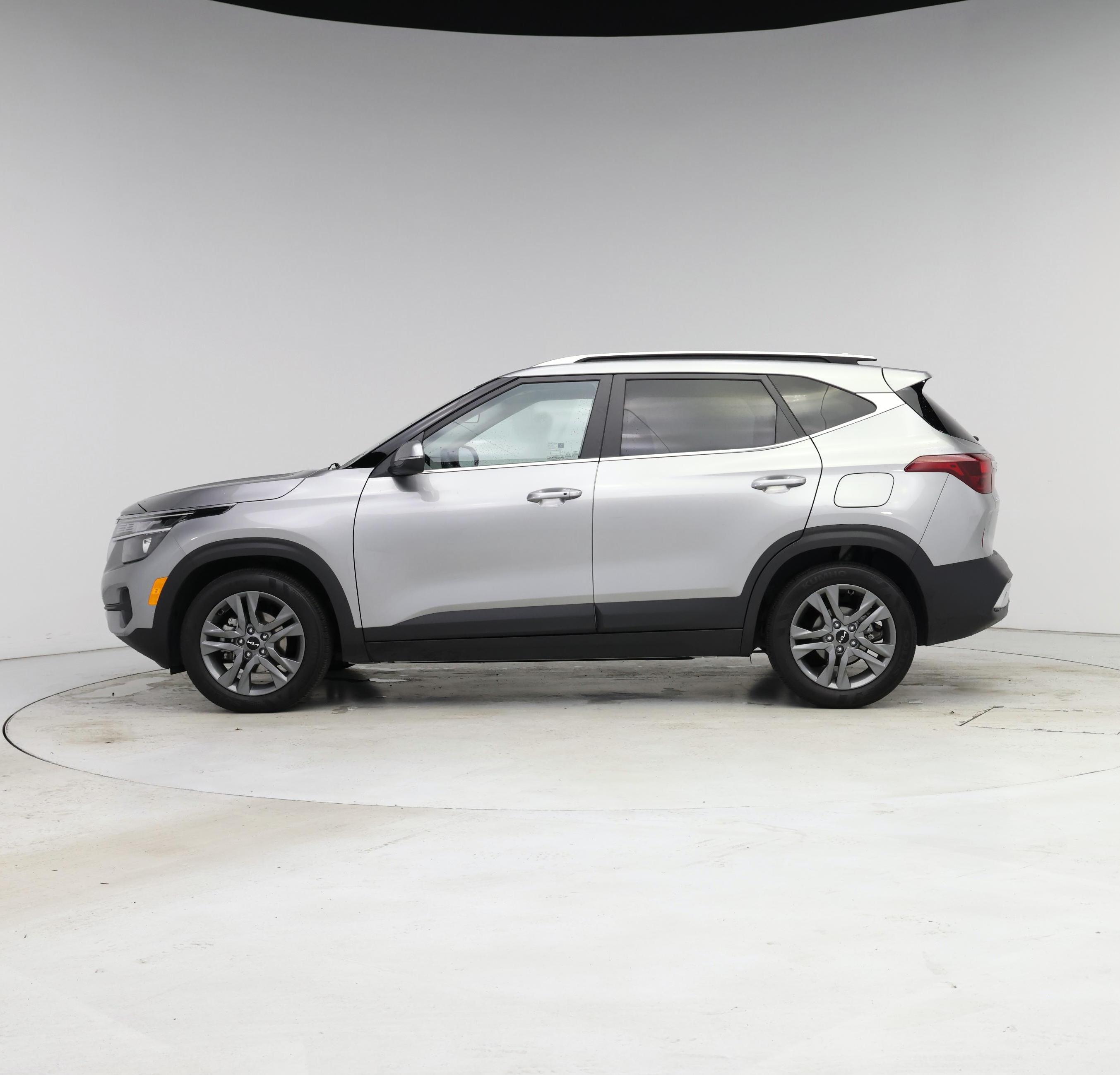 Thumbnail: 2023 Kia Seltos - 3