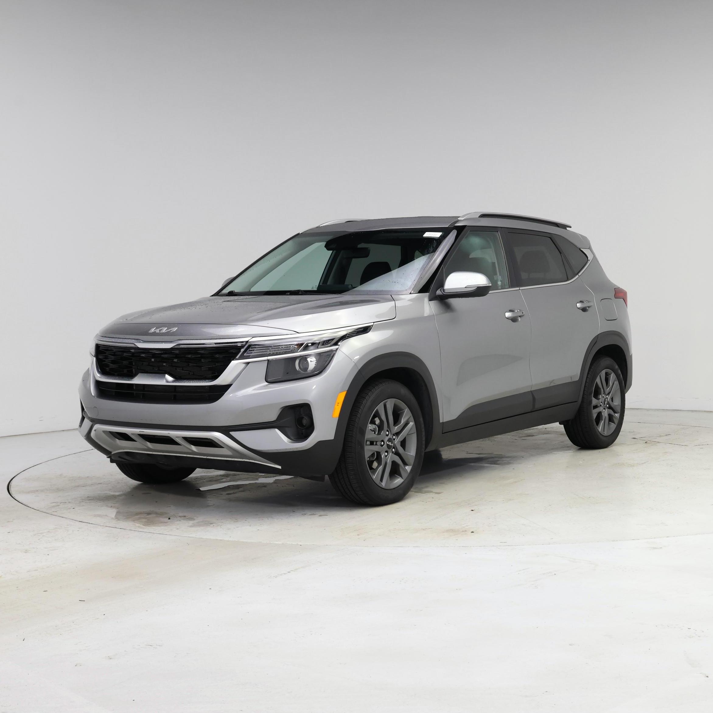 Thumbnail: 2023 Kia Seltos - 4