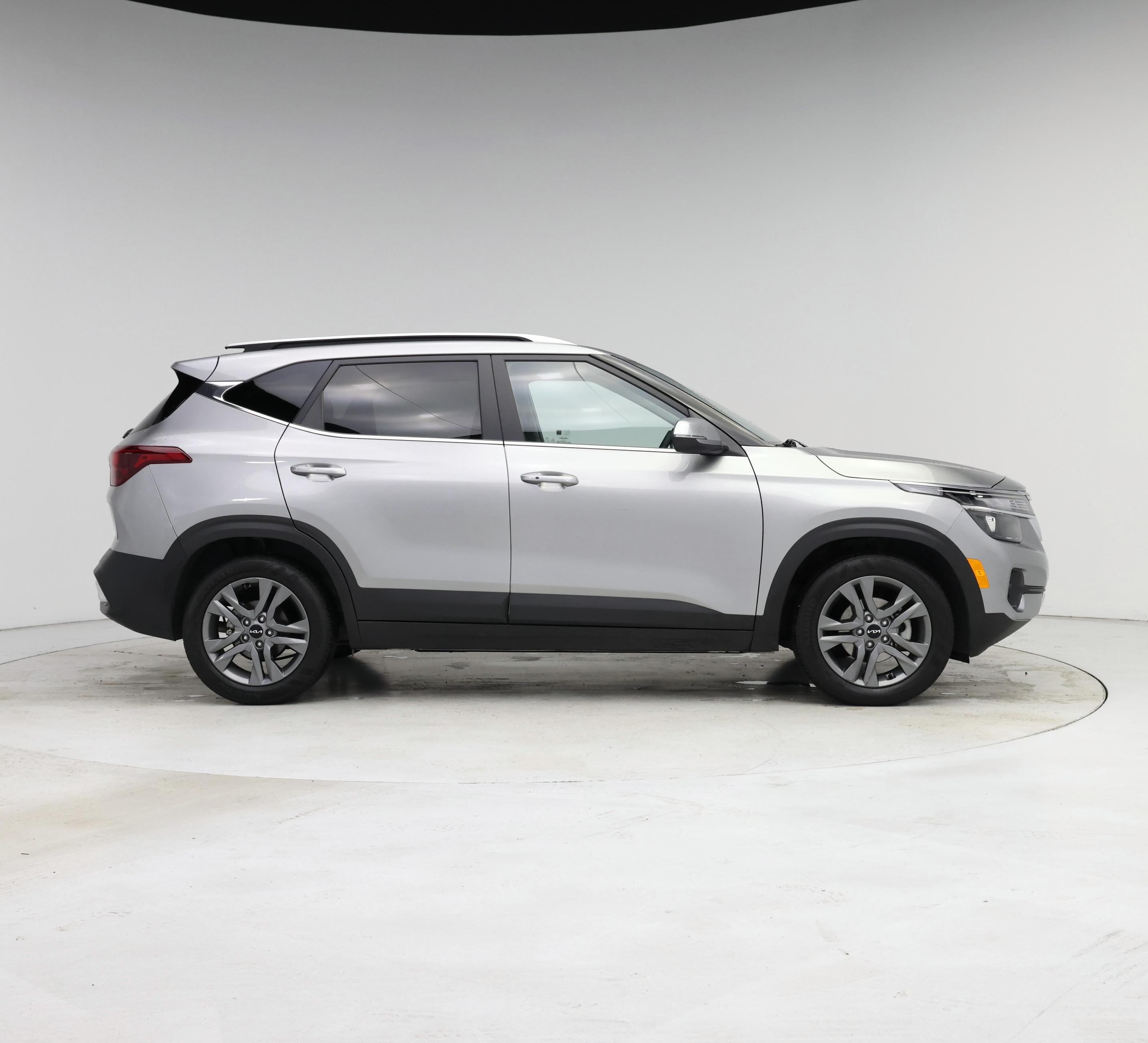 Thumbnail: 2023 Kia Seltos - 7