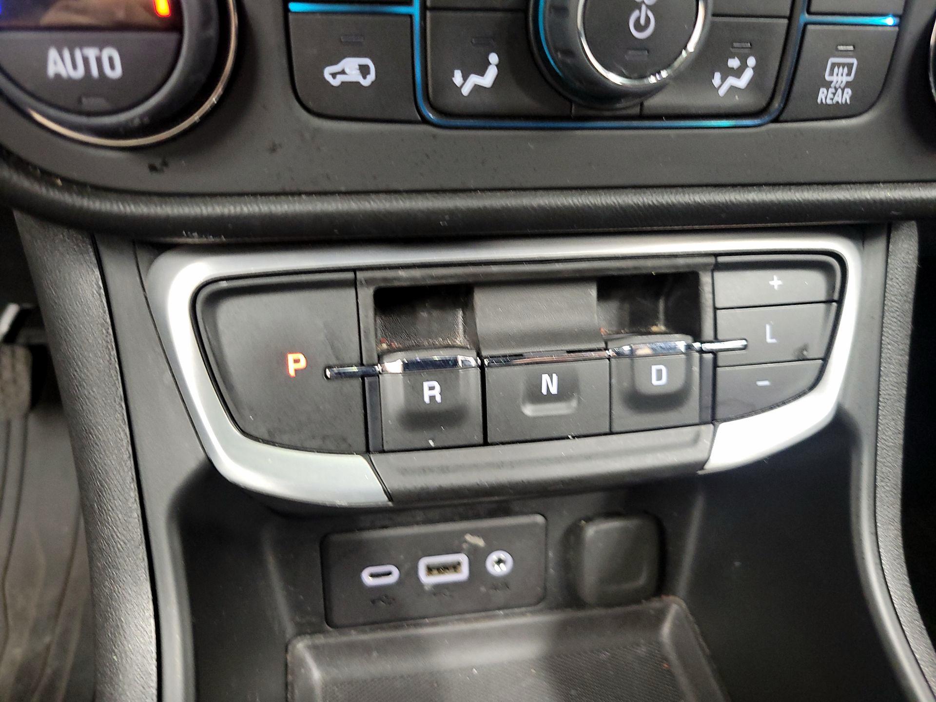 Thumbnail: 2022 GMC Terrain - 17