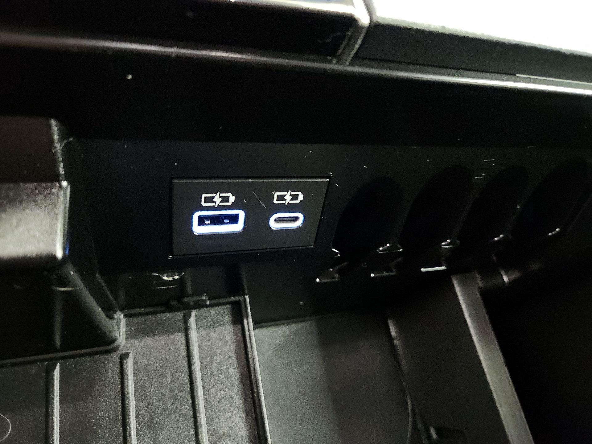 Thumbnail: 2022 Toyota Tundra - 18