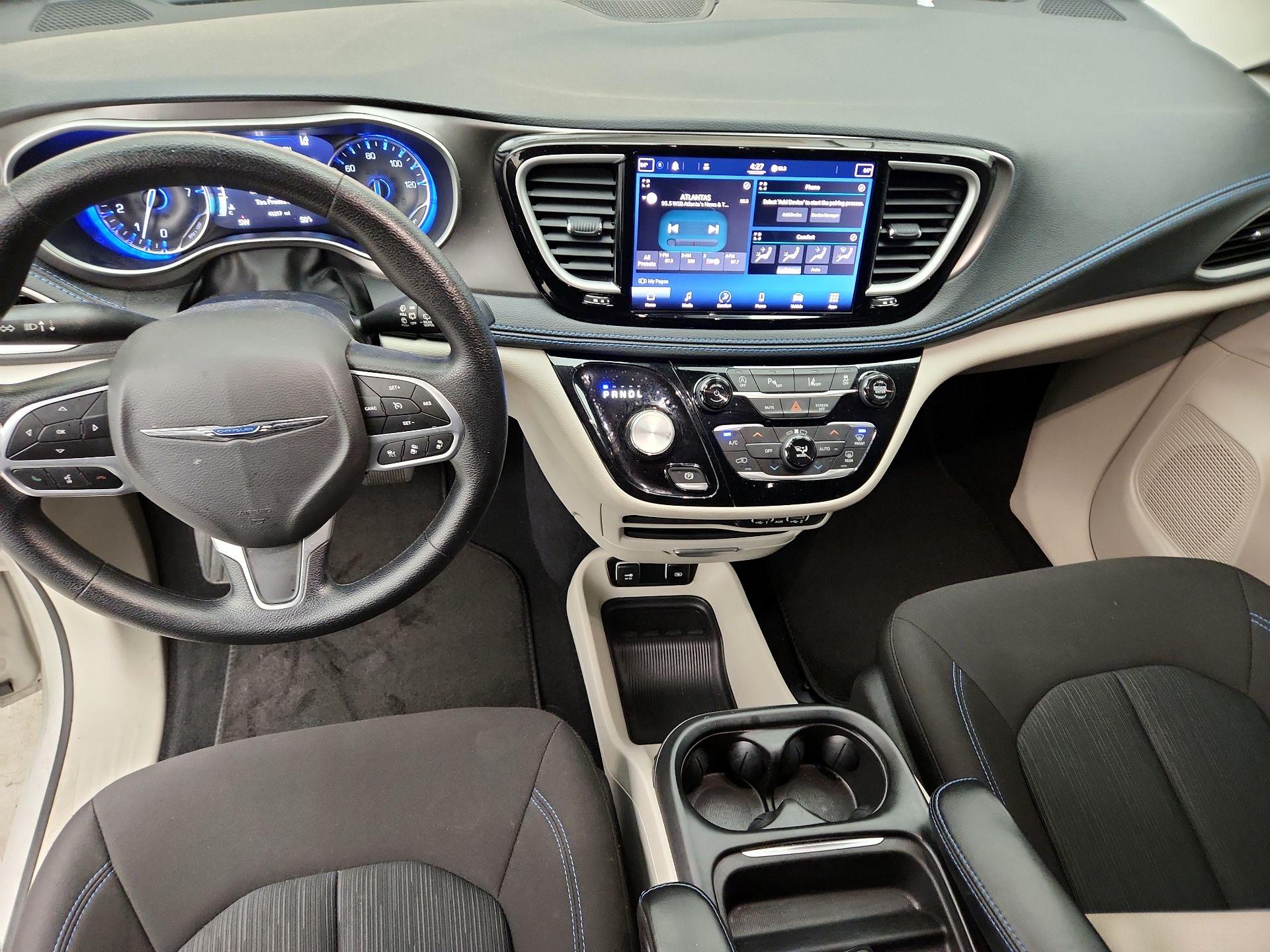 Thumbnail: 2021 Chrysler Pacifica - 9