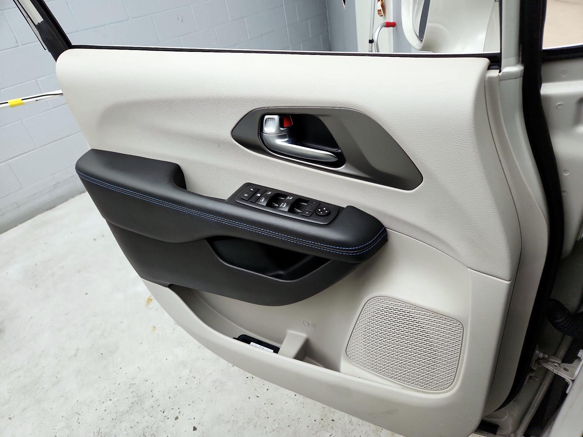 Thumbnail: 2021 Chrysler Pacifica - 12