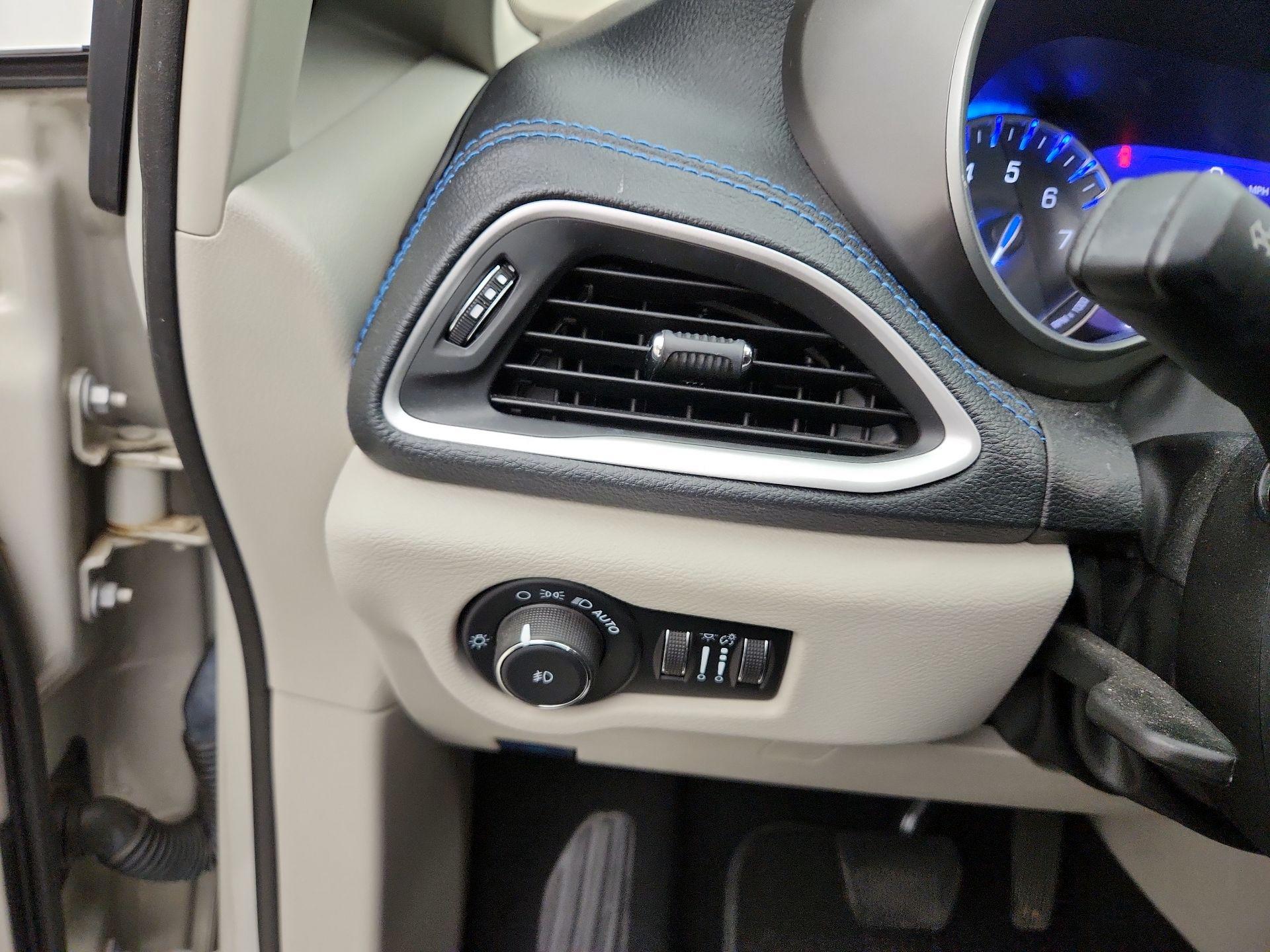 Thumbnail: 2021 Chrysler Pacifica - 13