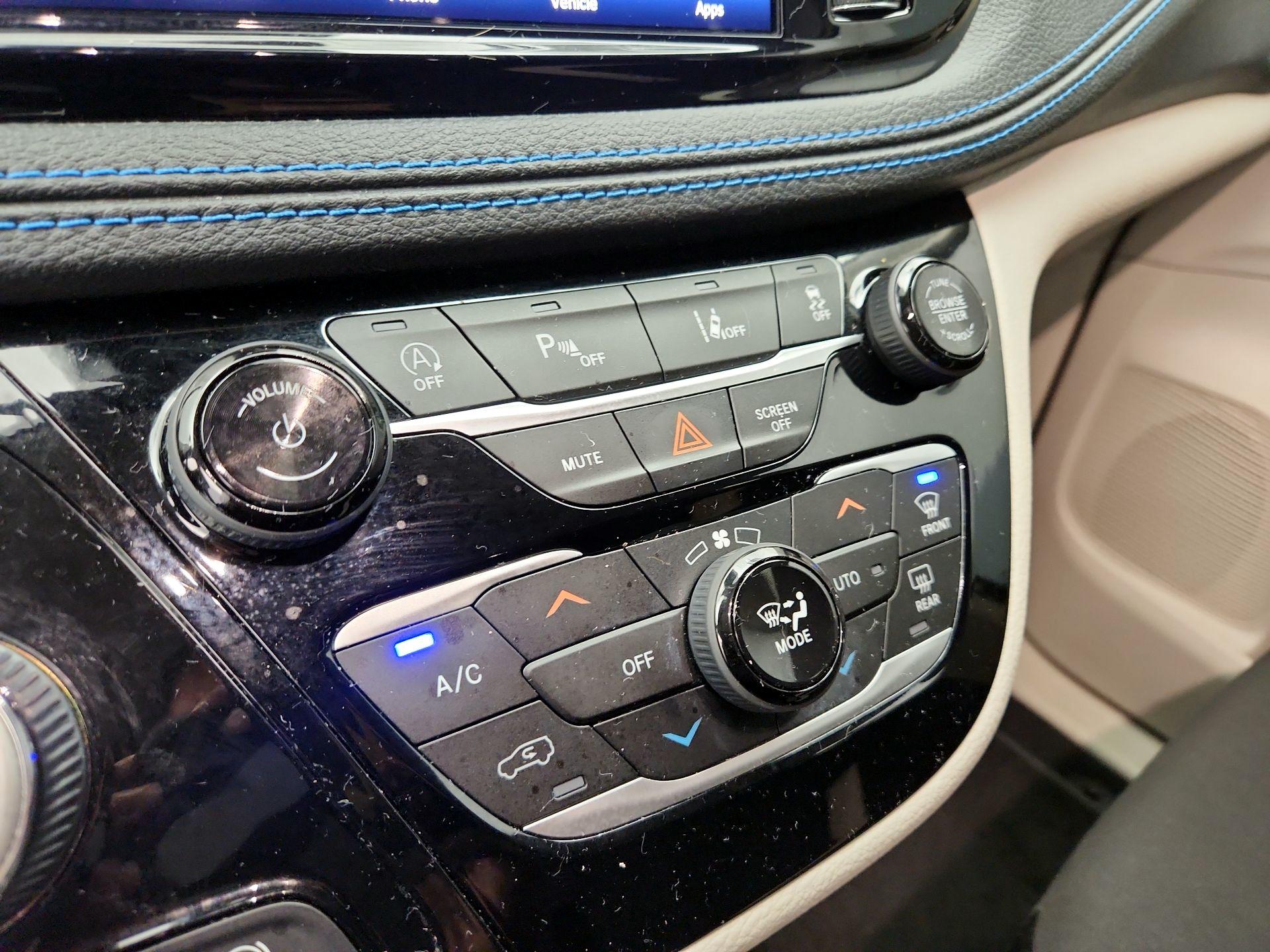 Thumbnail: 2021 Chrysler Pacifica - 16