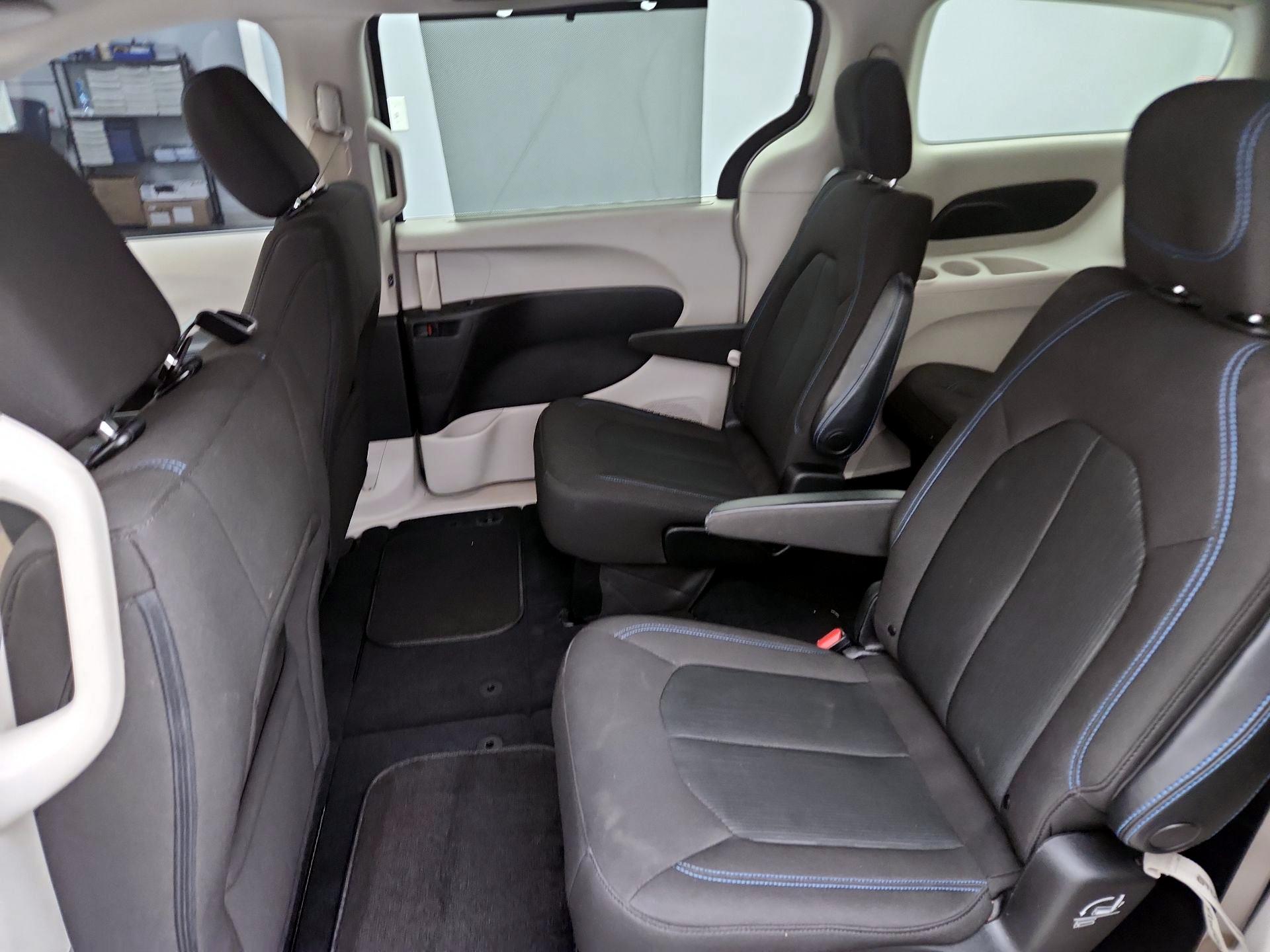 Thumbnail: 2021 Chrysler Pacifica - 19