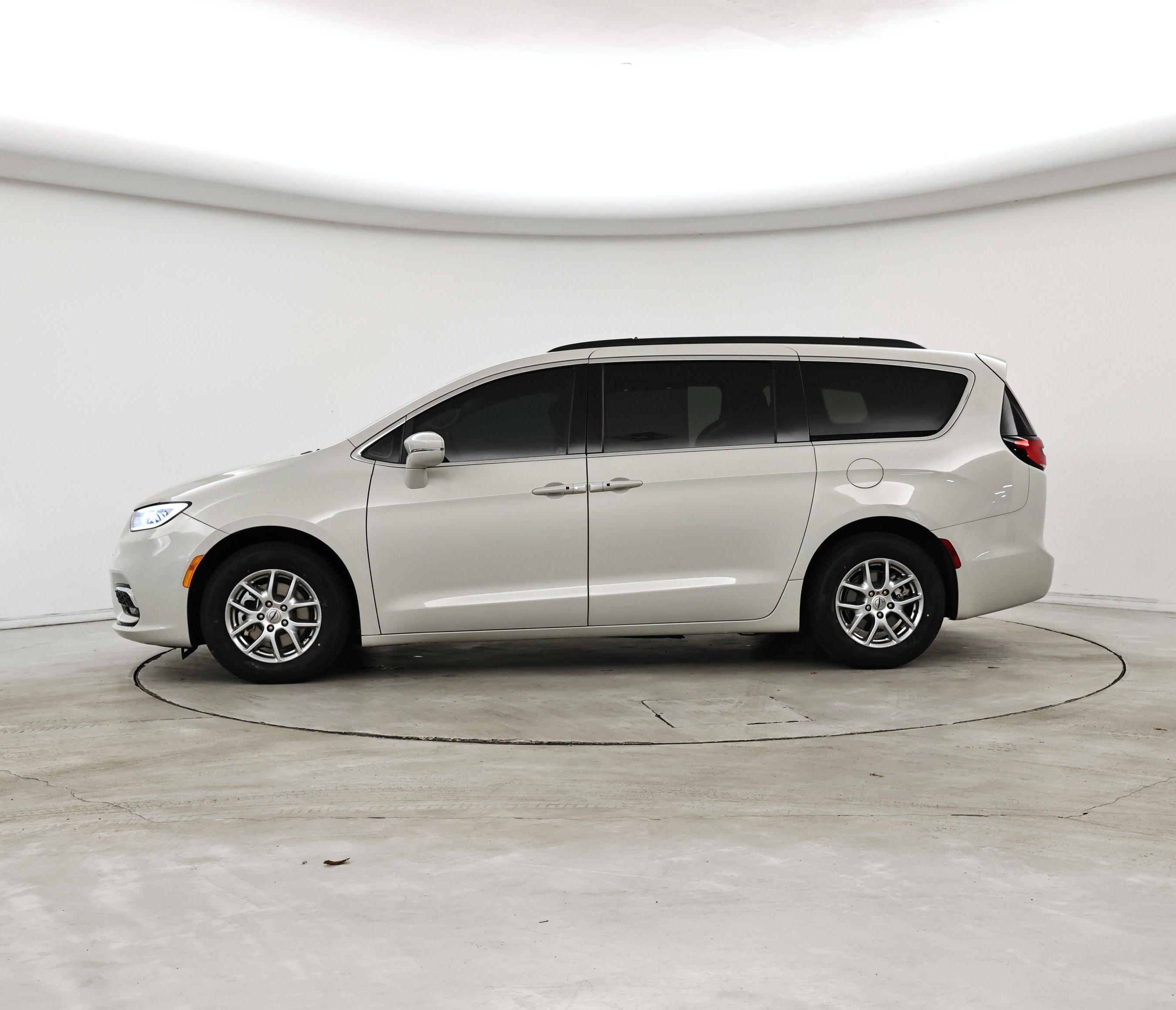 Thumbnail: 2021 Chrysler Pacifica - 3