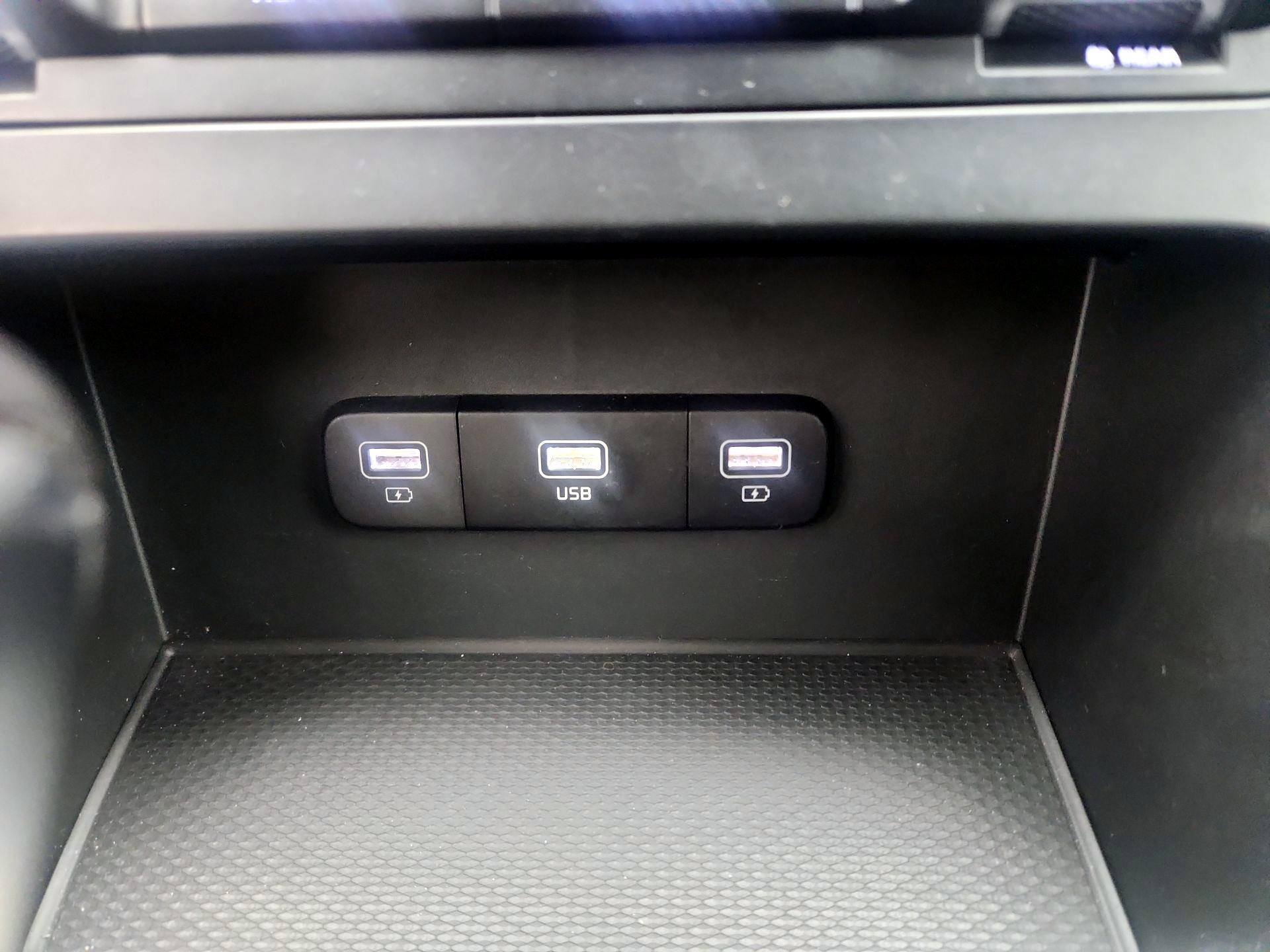 Thumbnail: 2024 Kia Carnival - 18