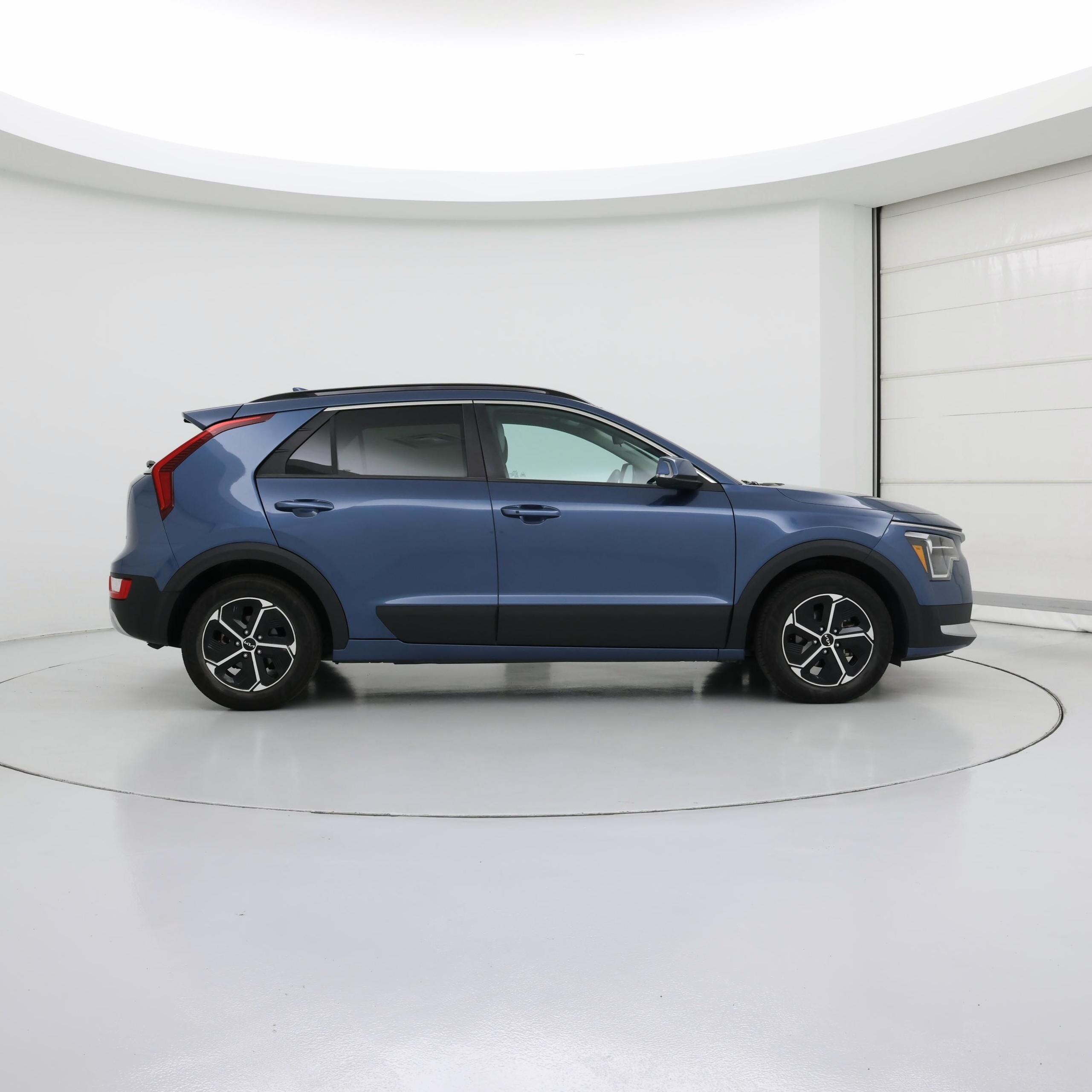 Thumbnail: 2023 Kia Niro - 7