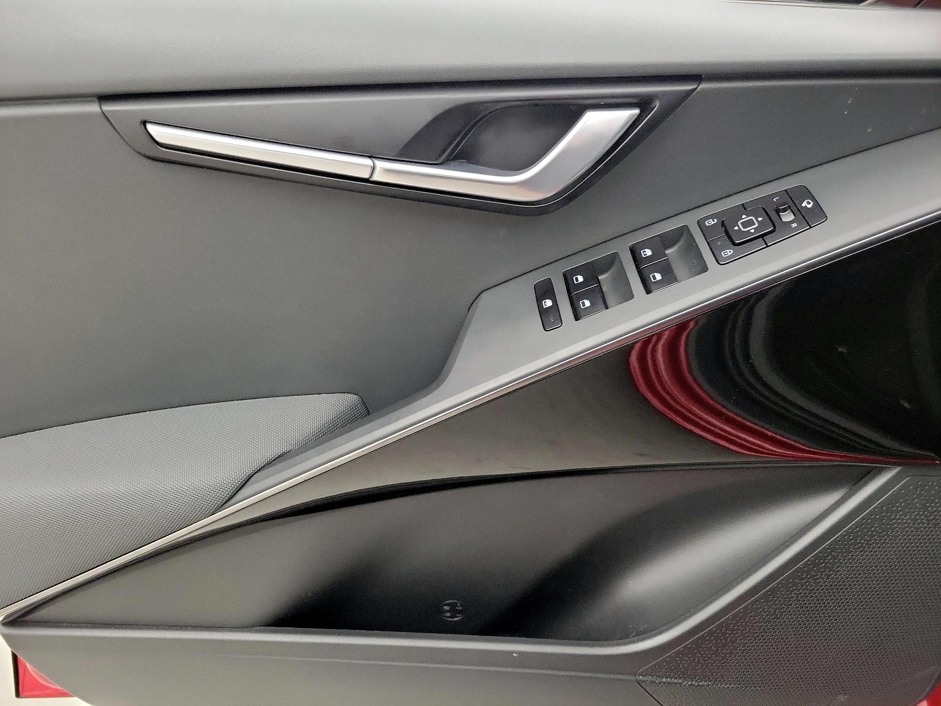 Thumbnail: 2023 Kia Niro - 12