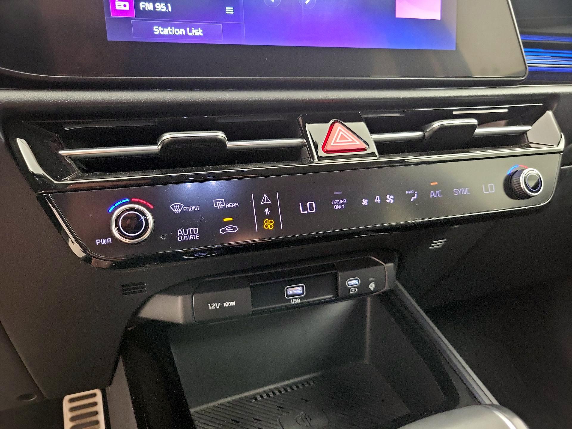 Thumbnail: 2023 Kia Niro - 17