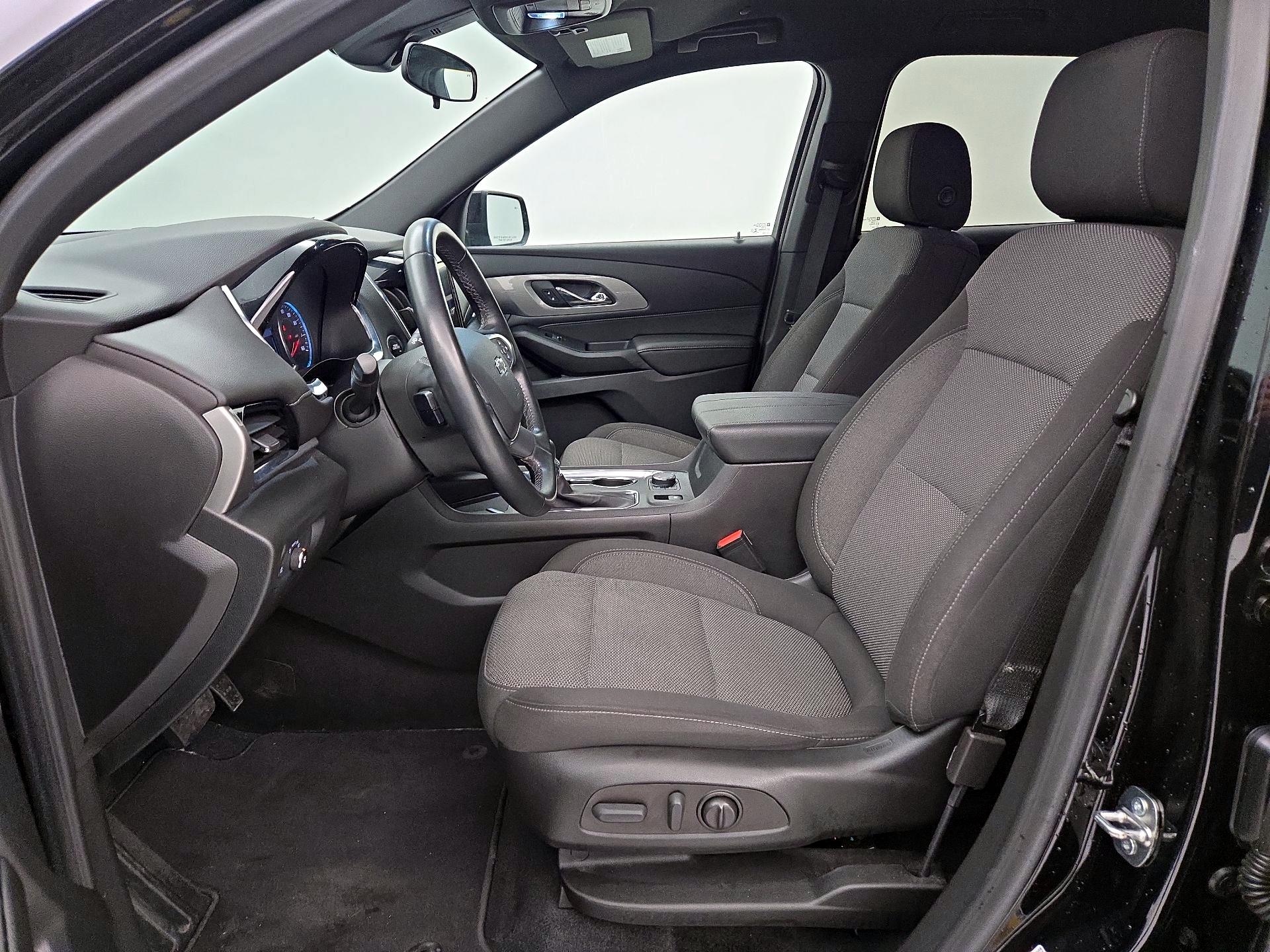 Thumbnail: 2023 Chevrolet Traverse - 11