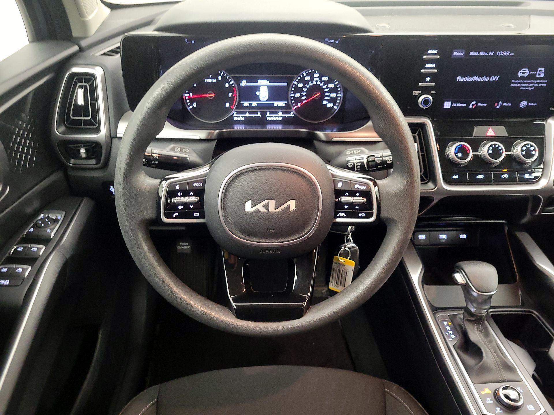 Thumbnail: 2023 Kia Sorento - 10