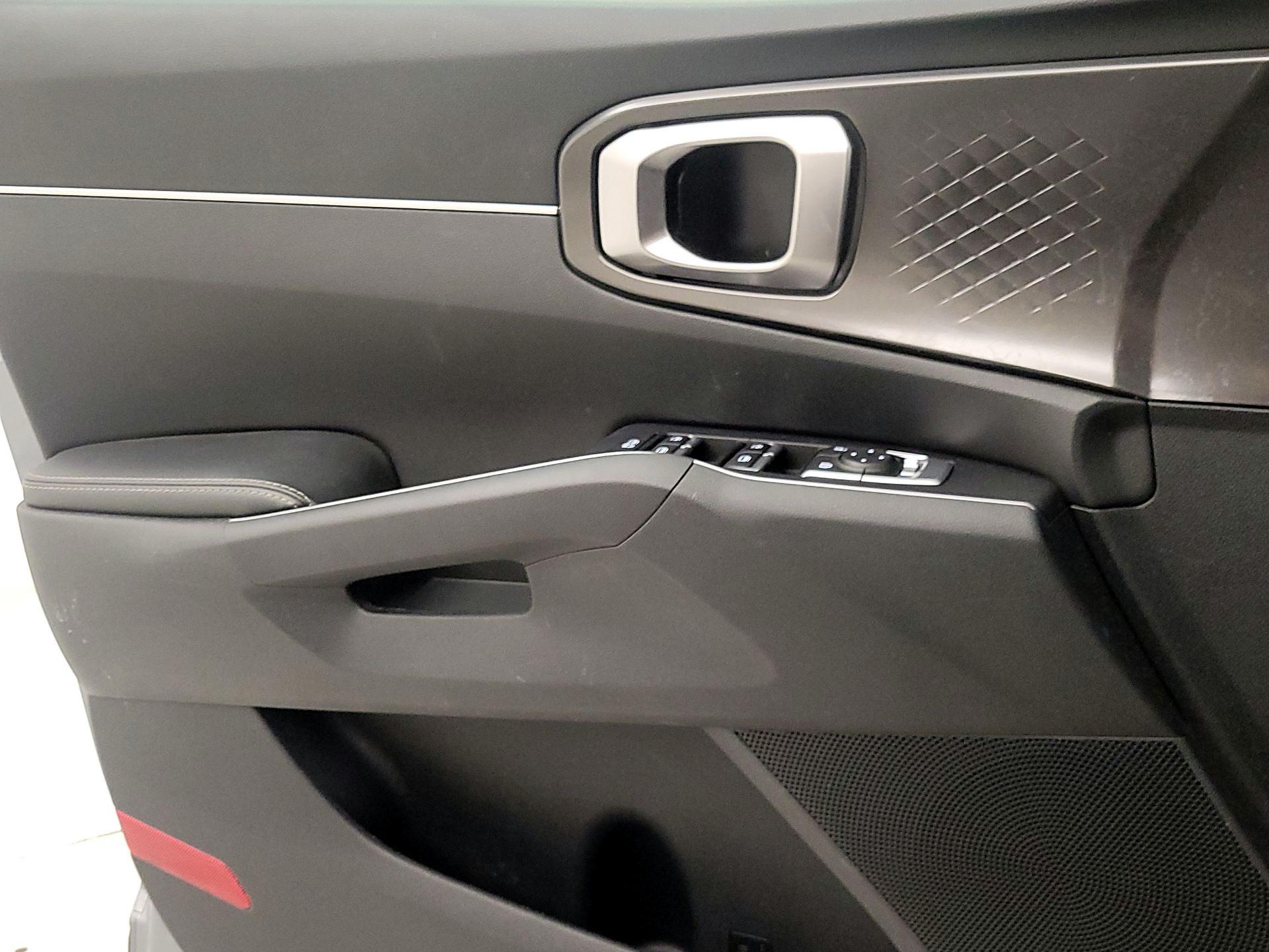 Thumbnail: 2023 Kia Sorento - 12