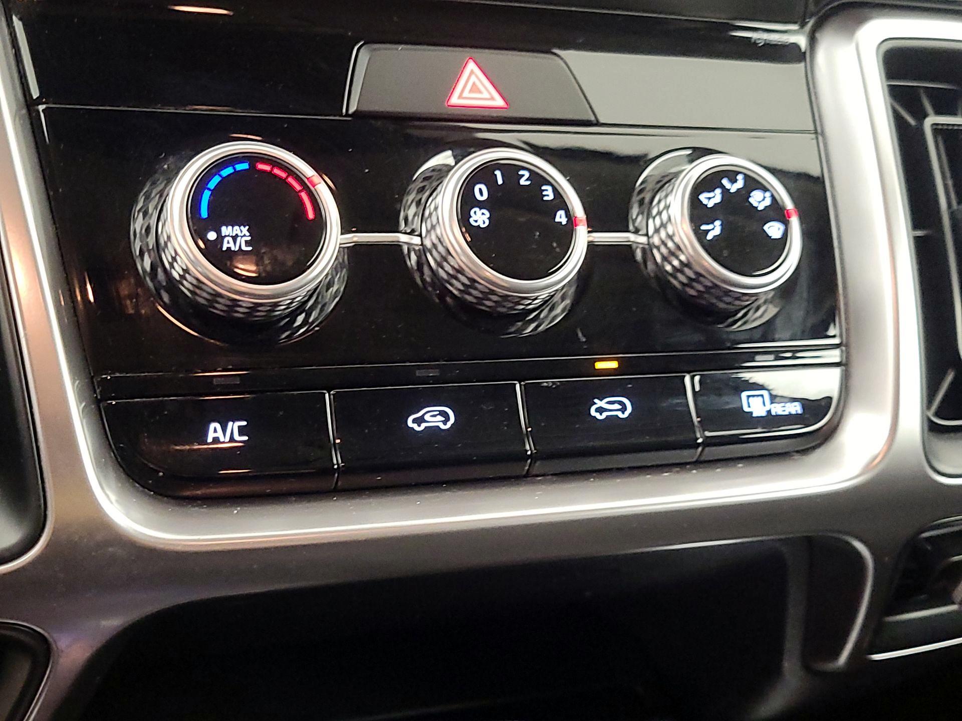 Thumbnail: 2023 Kia Sorento - 16