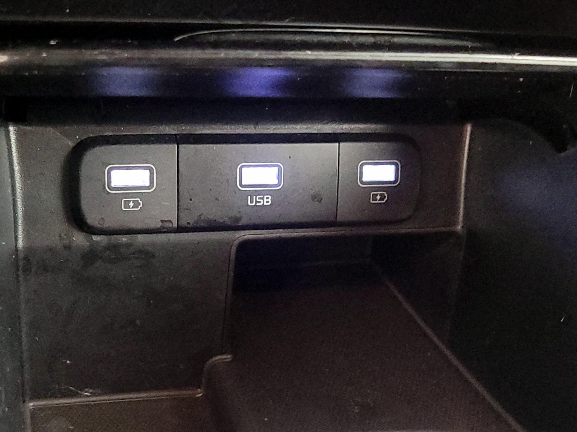 Thumbnail: 2023 Kia Sorento - 18