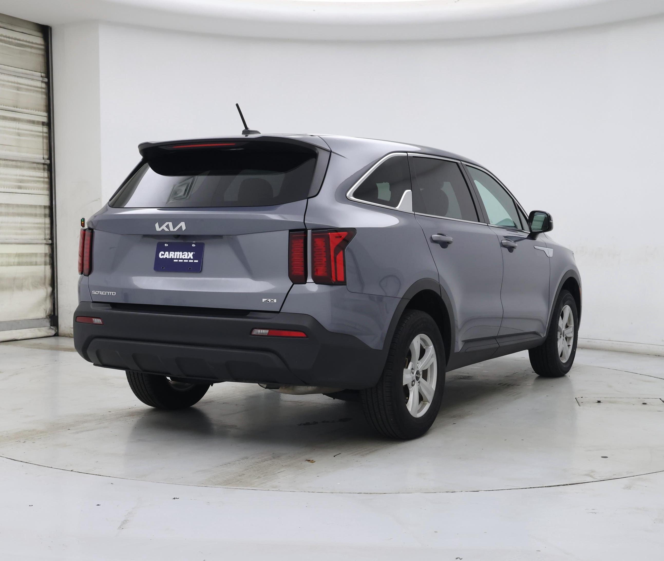 Thumbnail: 2023 Kia Sorento - 8