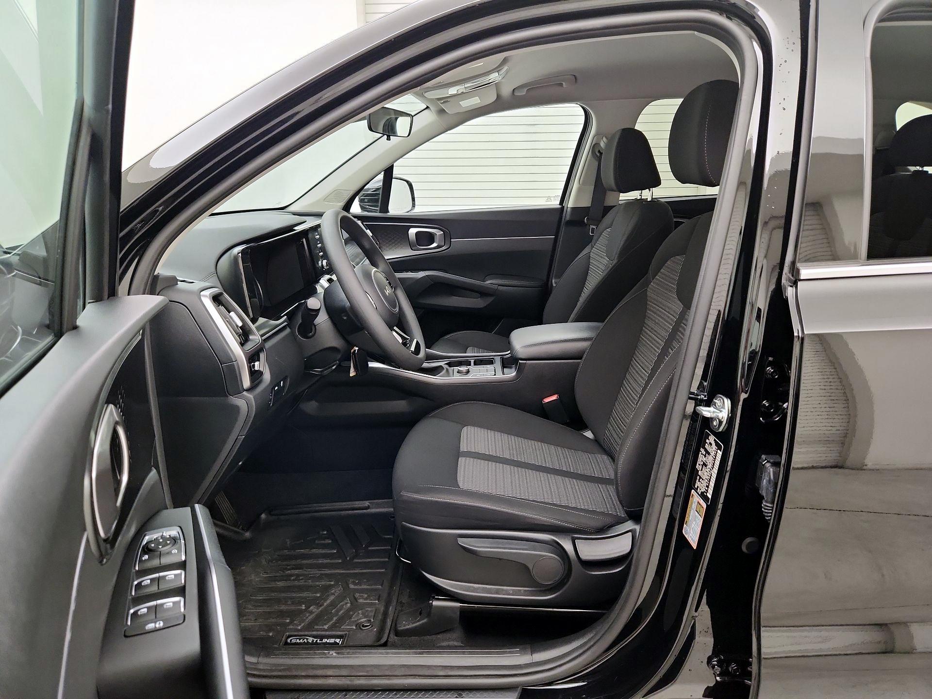 Thumbnail: 2023 Kia Sorento - 11