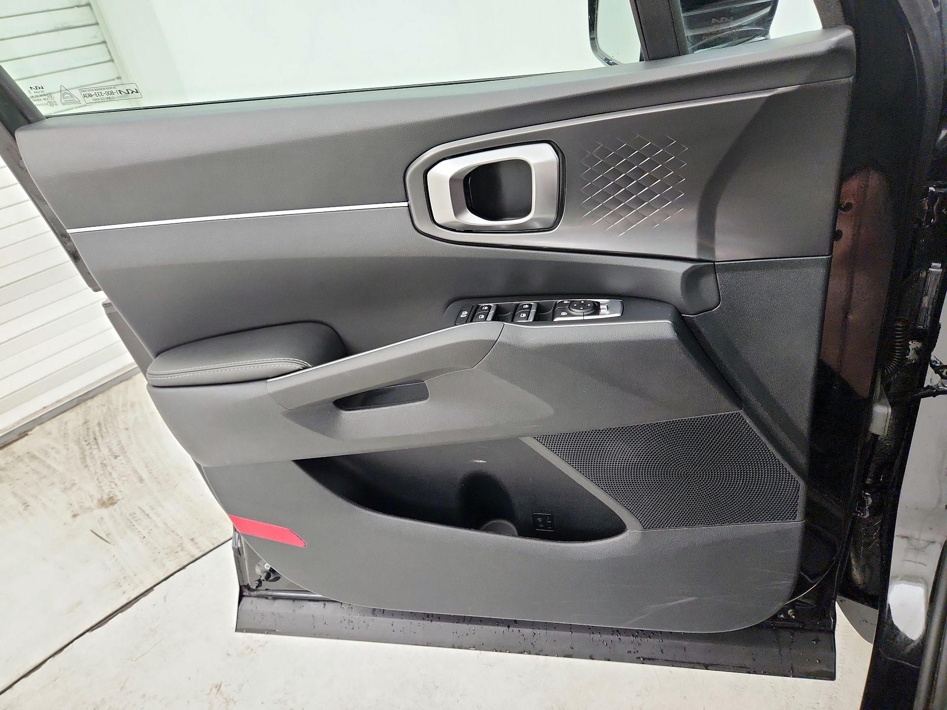 Thumbnail: 2023 Kia Sorento - 12