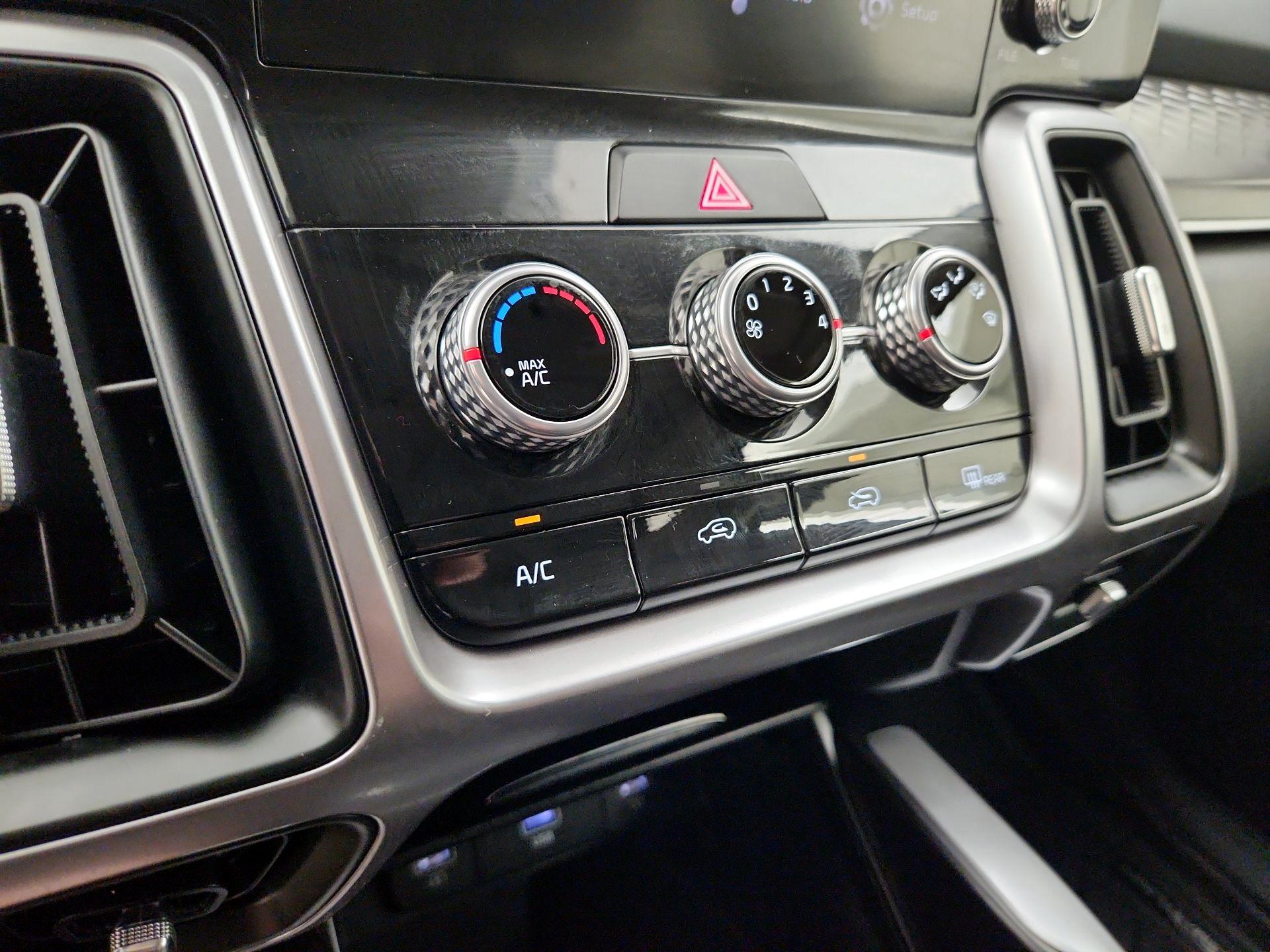 Thumbnail: 2023 Kia Sorento - 16