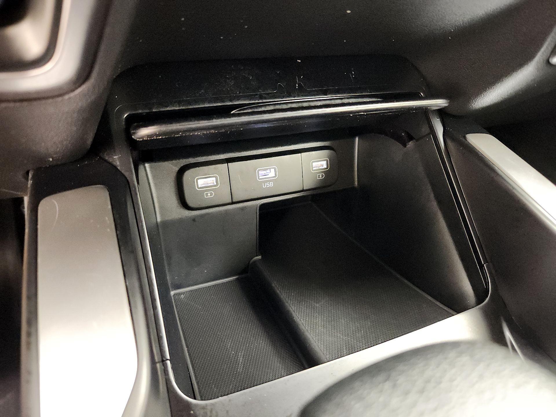 Thumbnail: 2023 Kia Sorento - 18