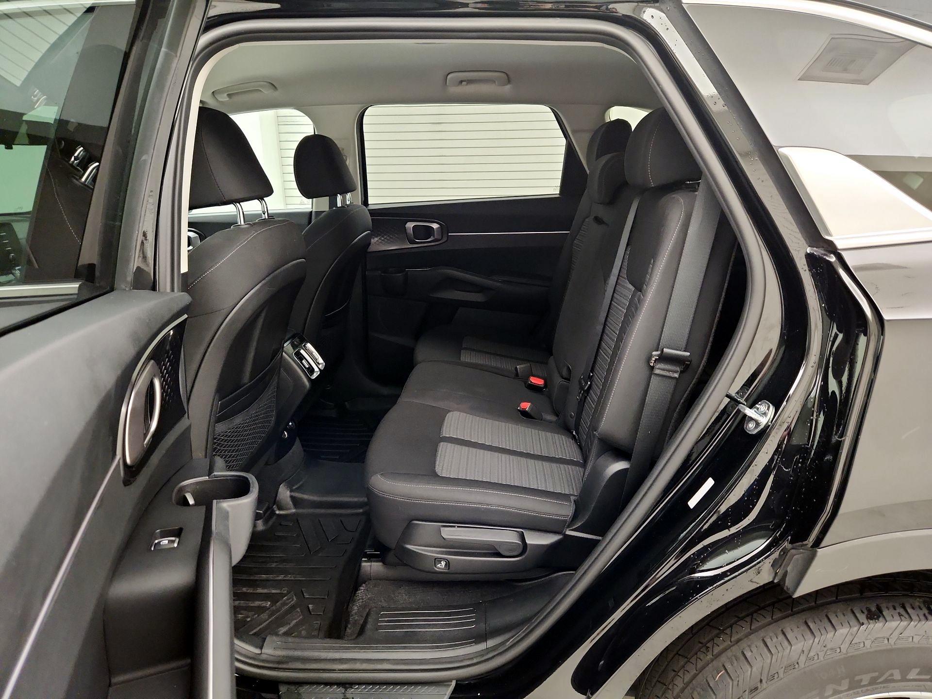 Thumbnail: 2023 Kia Sorento - 19