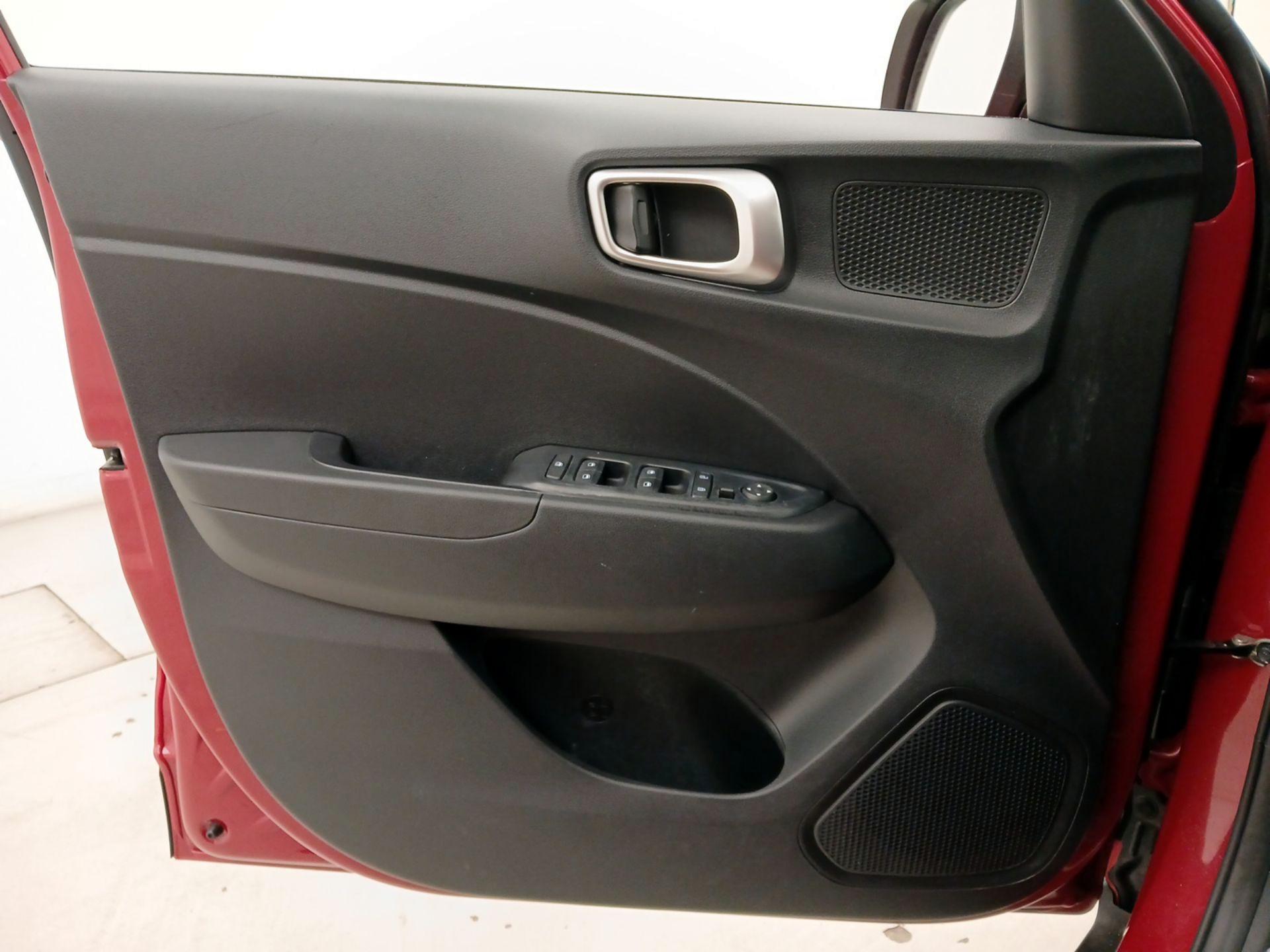 Thumbnail: 2023 Hyundai Venue - 12