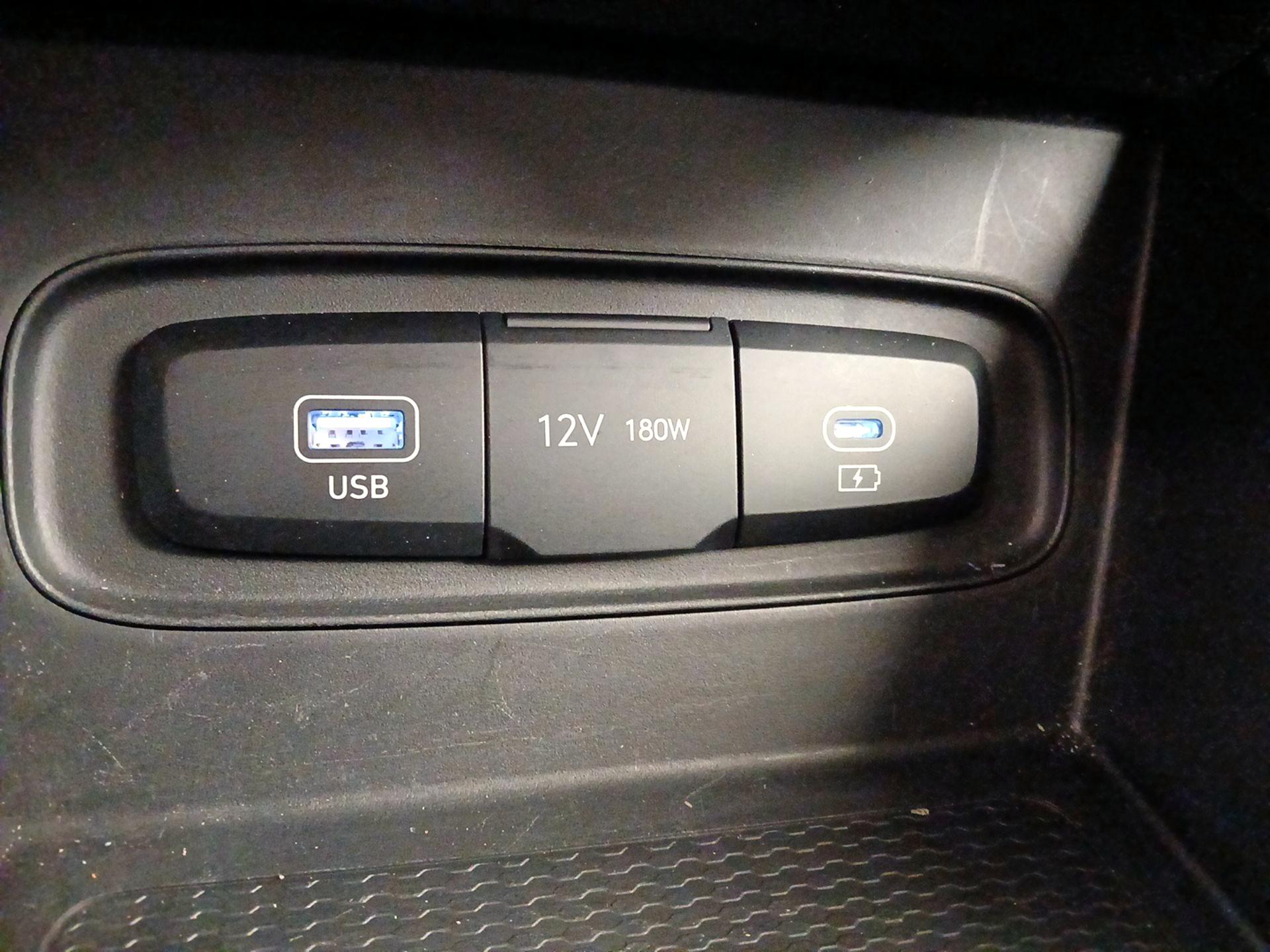 Thumbnail: 2023 Hyundai Venue - 18