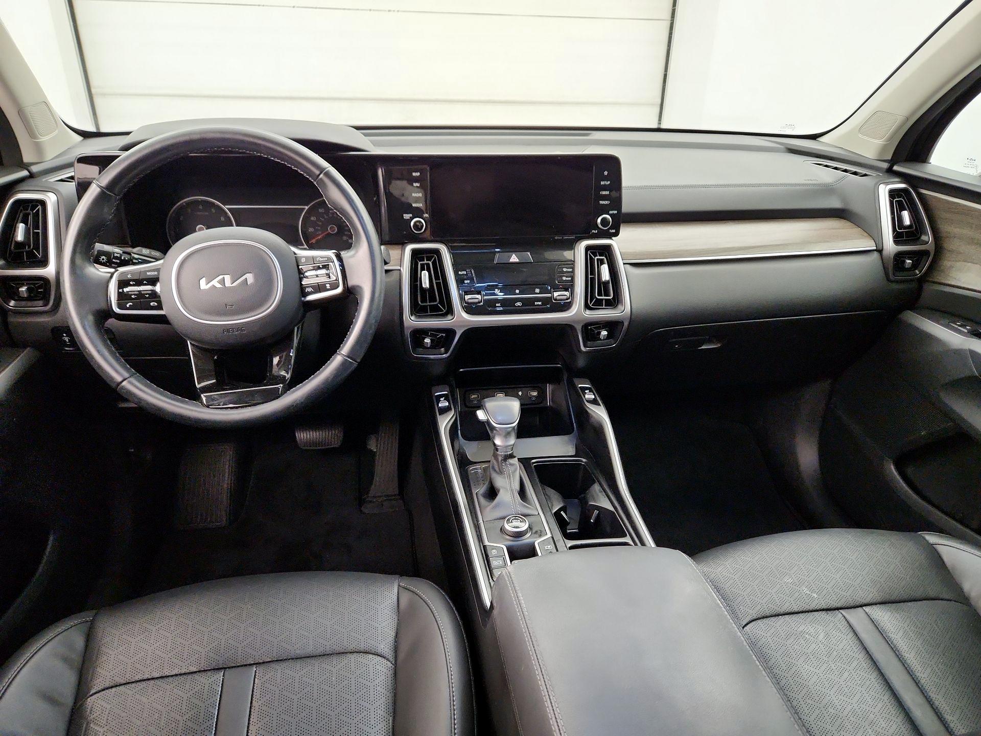 Thumbnail: 2022 Kia Sorento - 9