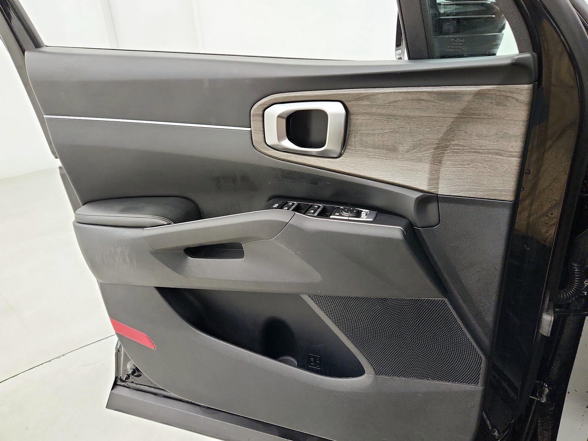 Thumbnail: 2022 Kia Sorento - 12