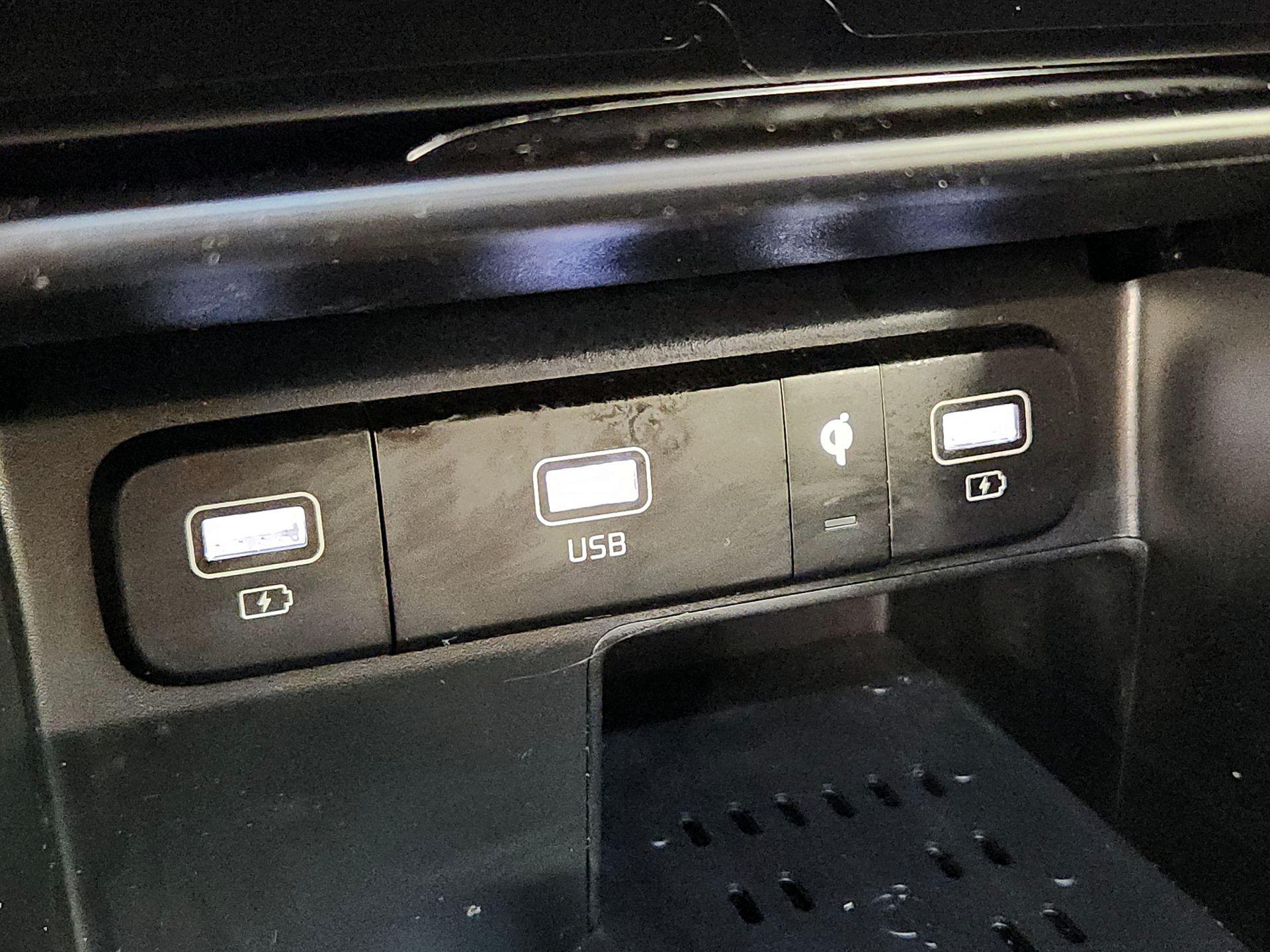 Thumbnail: 2022 Kia Sorento - 19