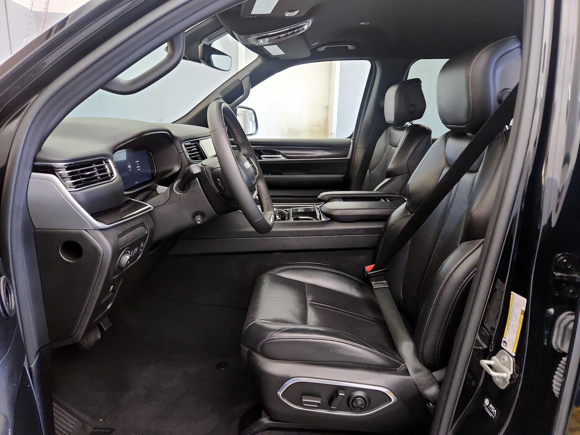 Thumbnail: 2024 Jeep Wagoneer - 11