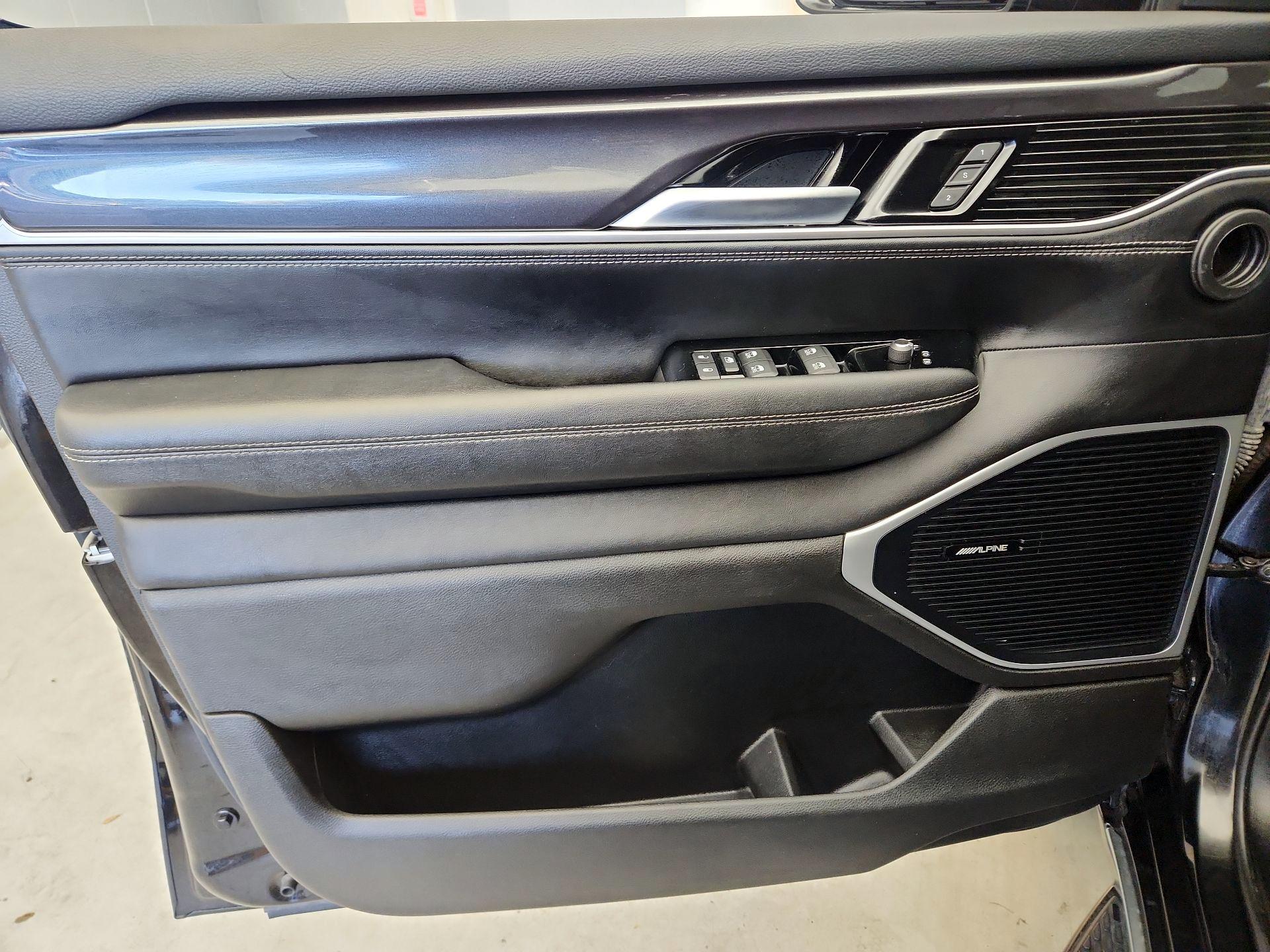 Thumbnail: 2024 Jeep Wagoneer - 12