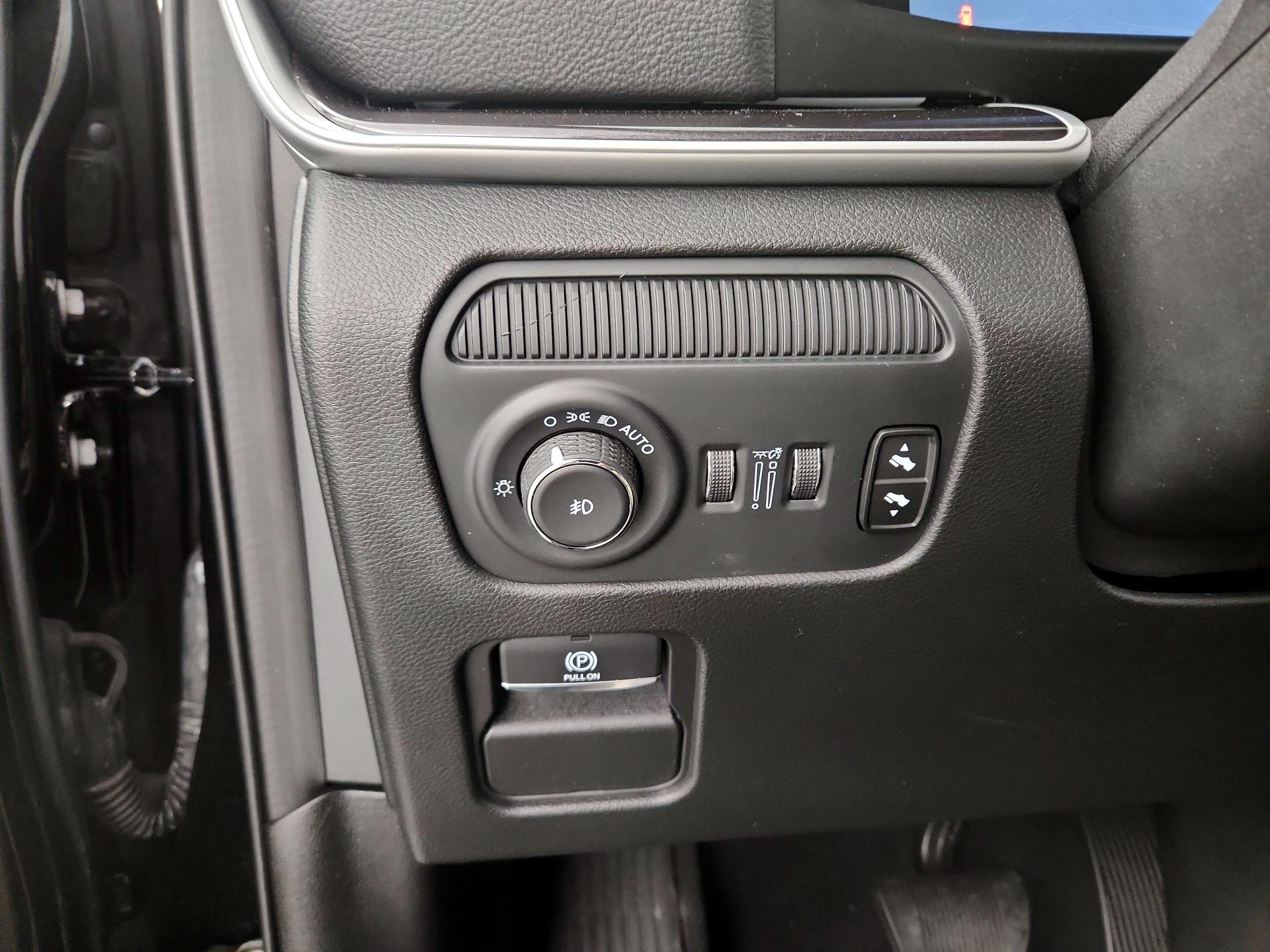 Thumbnail: 2024 Jeep Wagoneer - 13