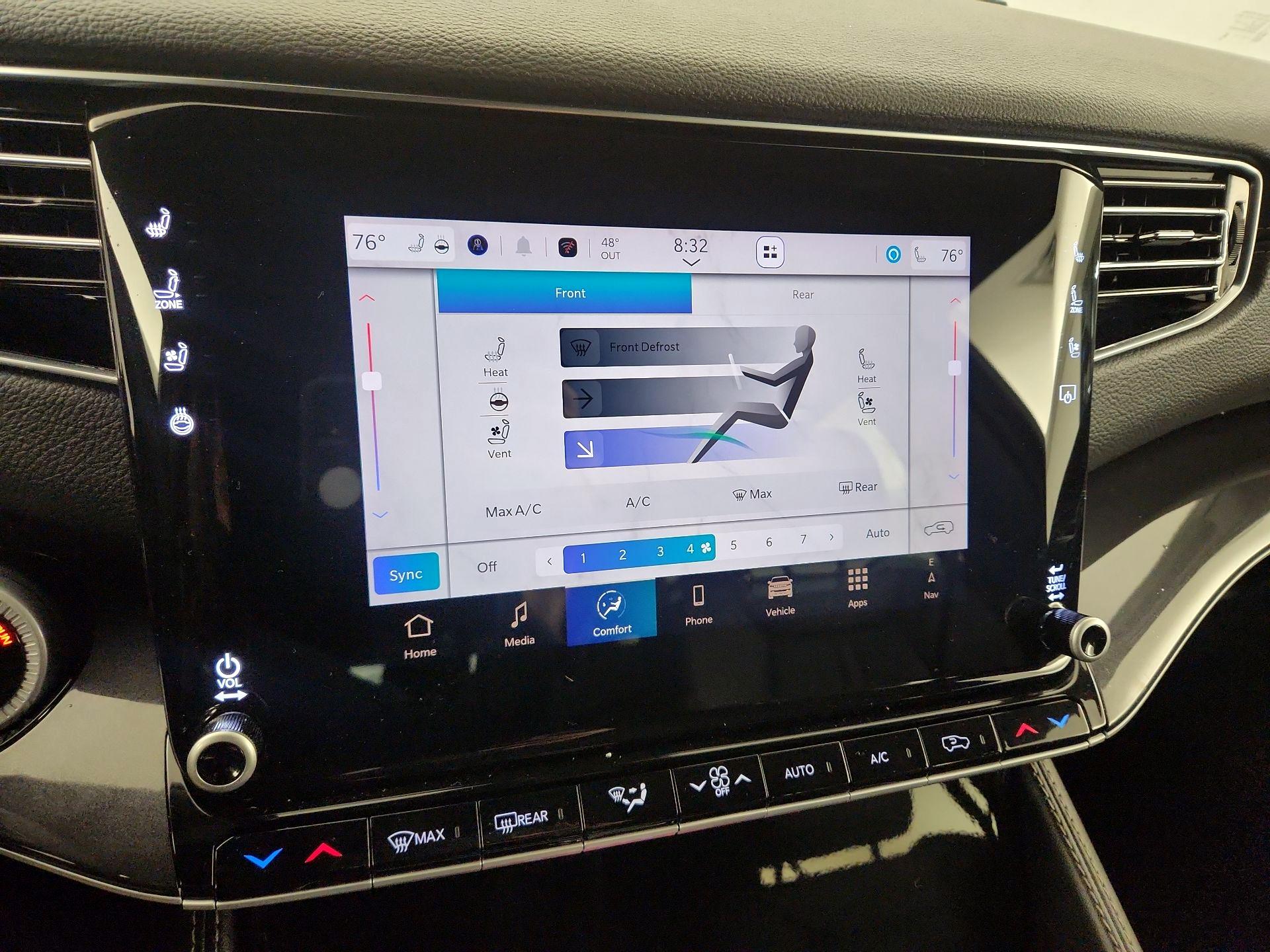 Thumbnail: 2024 Jeep Wagoneer - 17