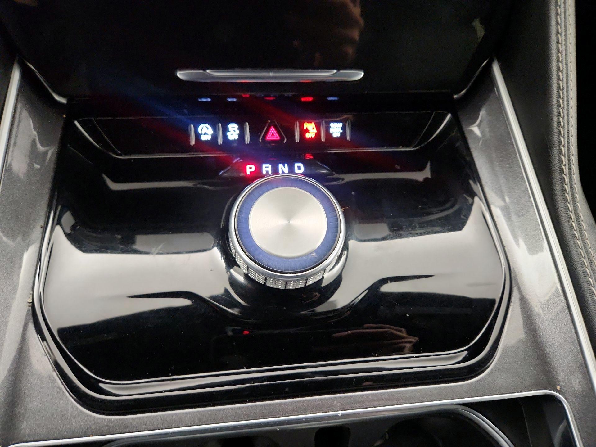 Thumbnail: 2024 Jeep Wagoneer - 18