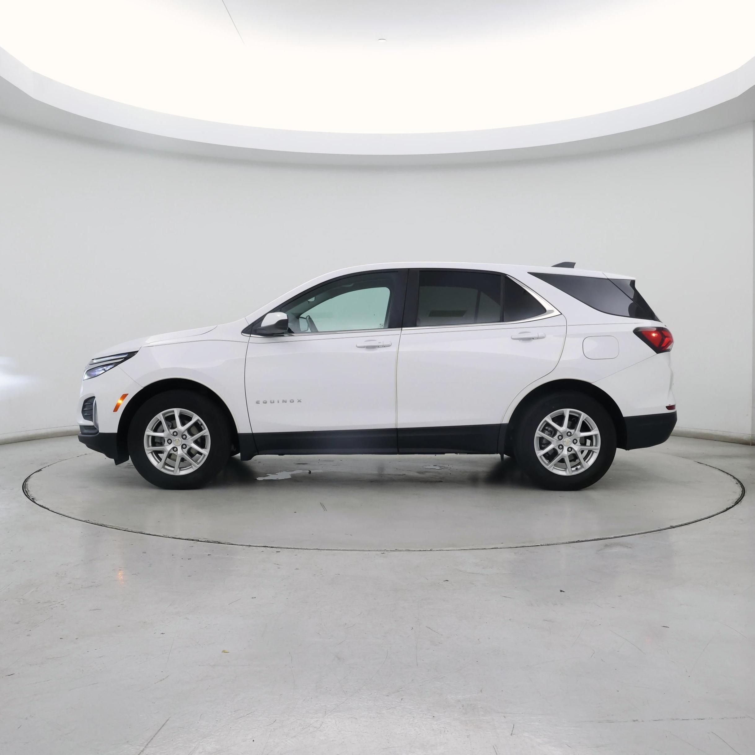 Thumbnail: 2022 Chevrolet Equinox - 3