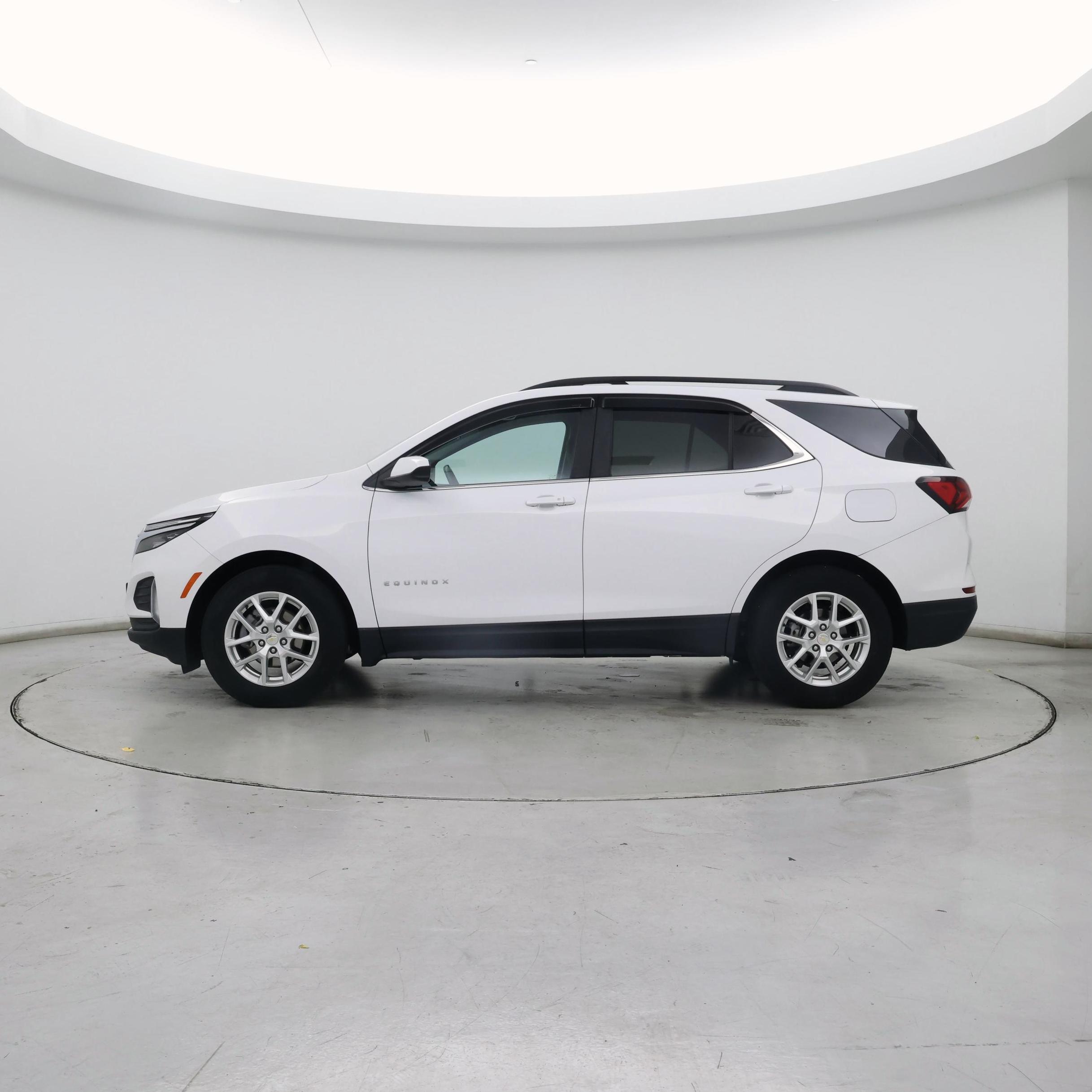 Thumbnail: 2022 Chevrolet Equinox - 3