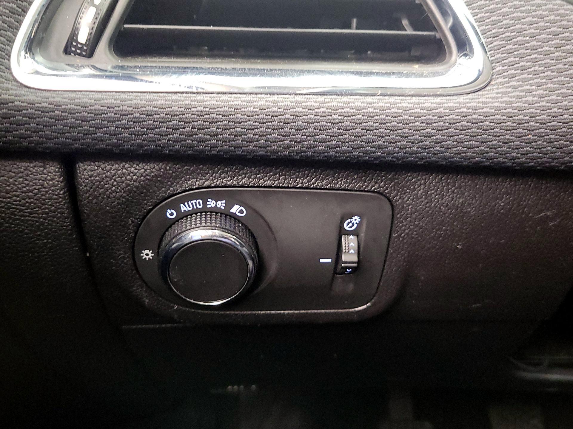 Thumbnail: 2016 Chevrolet Cruze - 13