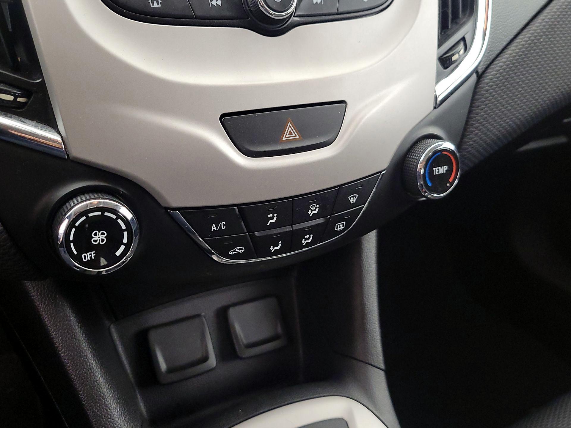 Thumbnail: 2016 Chevrolet Cruze - 16